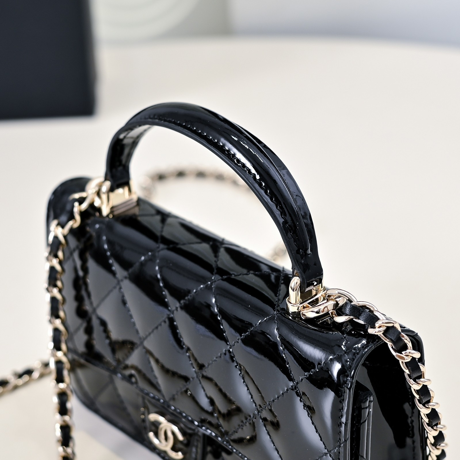 CHANEL Mini Classic Handbag With Top Handle 20x12x6cm