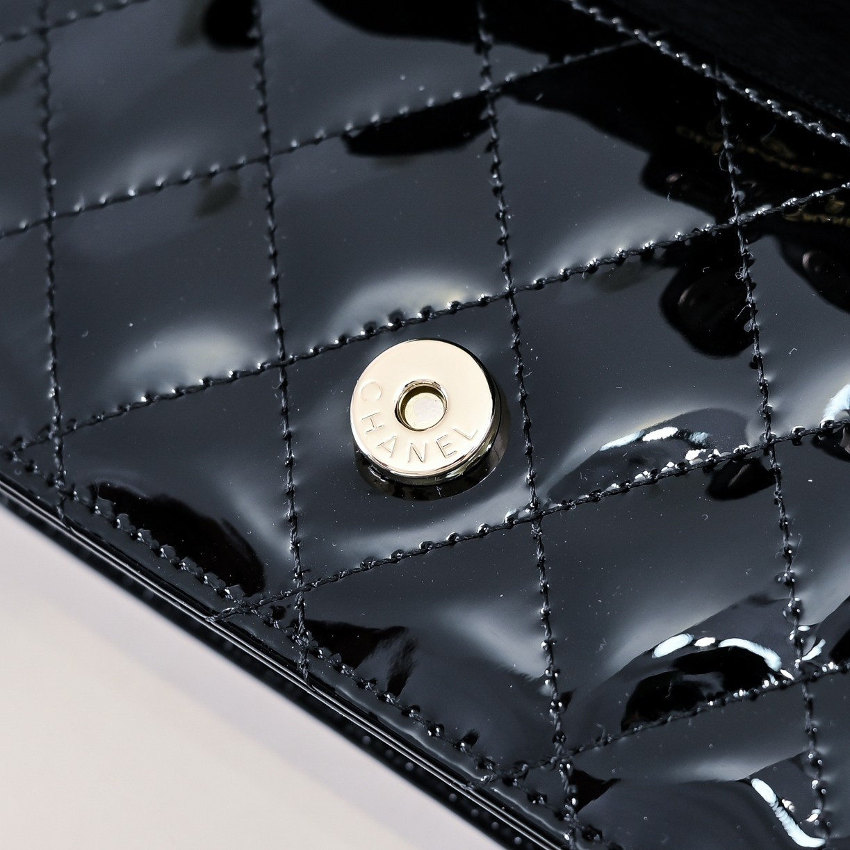 CHANEL Mini Classic Handbag With Top Handle 20x12x6cm