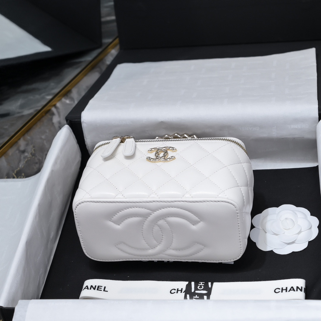 Chanel Clutch With Chain 10x16x8cm