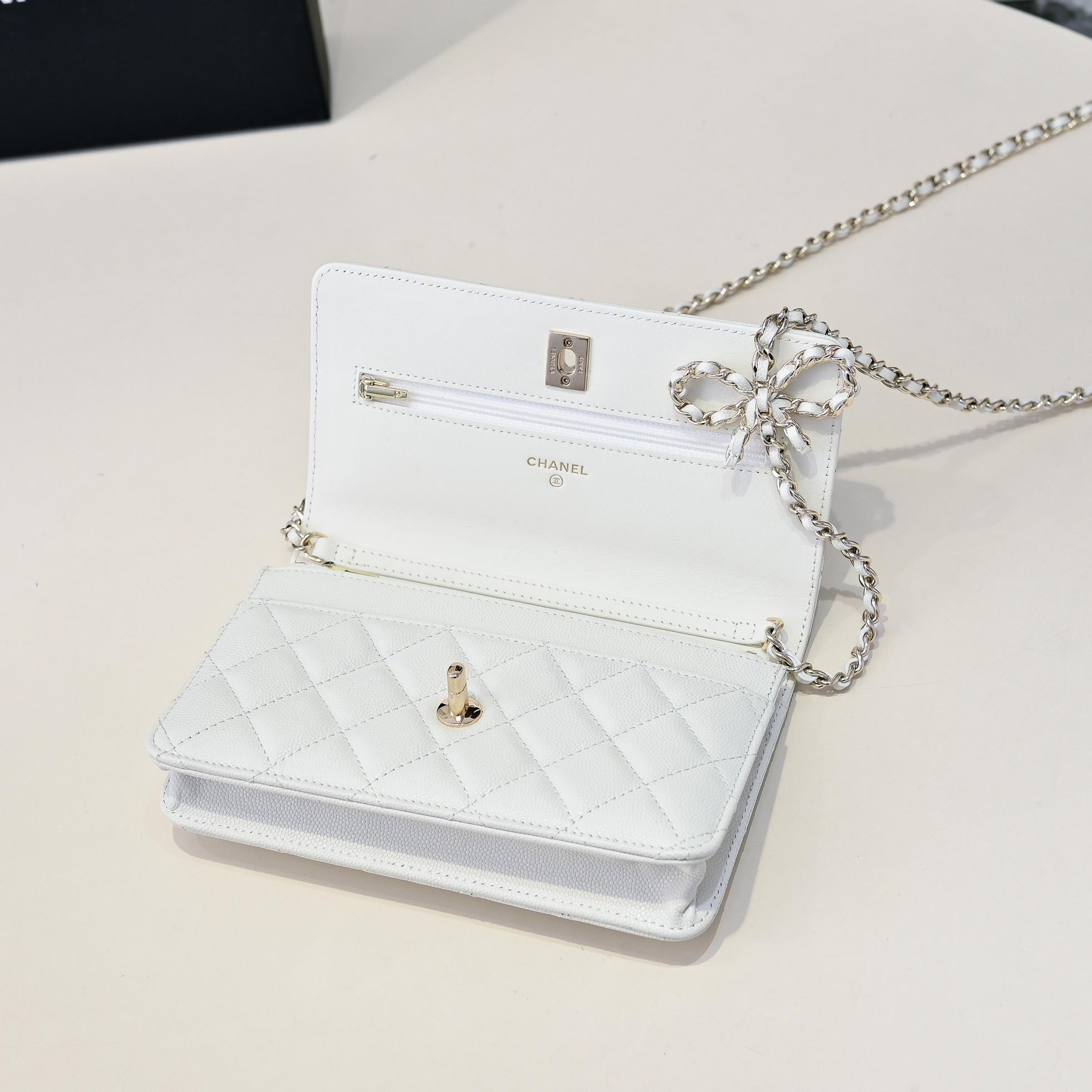 CHANEL WOC CLASSIC WALLET ON CHAIN 12.3x19.2x3.5cm
