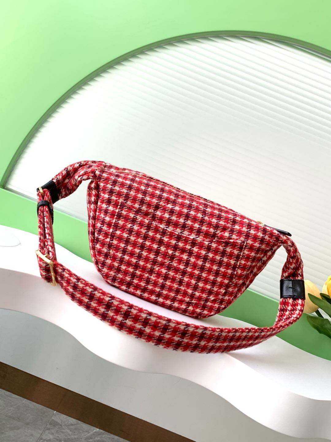 Chanel Large Hobo Bag 18x30x8cm