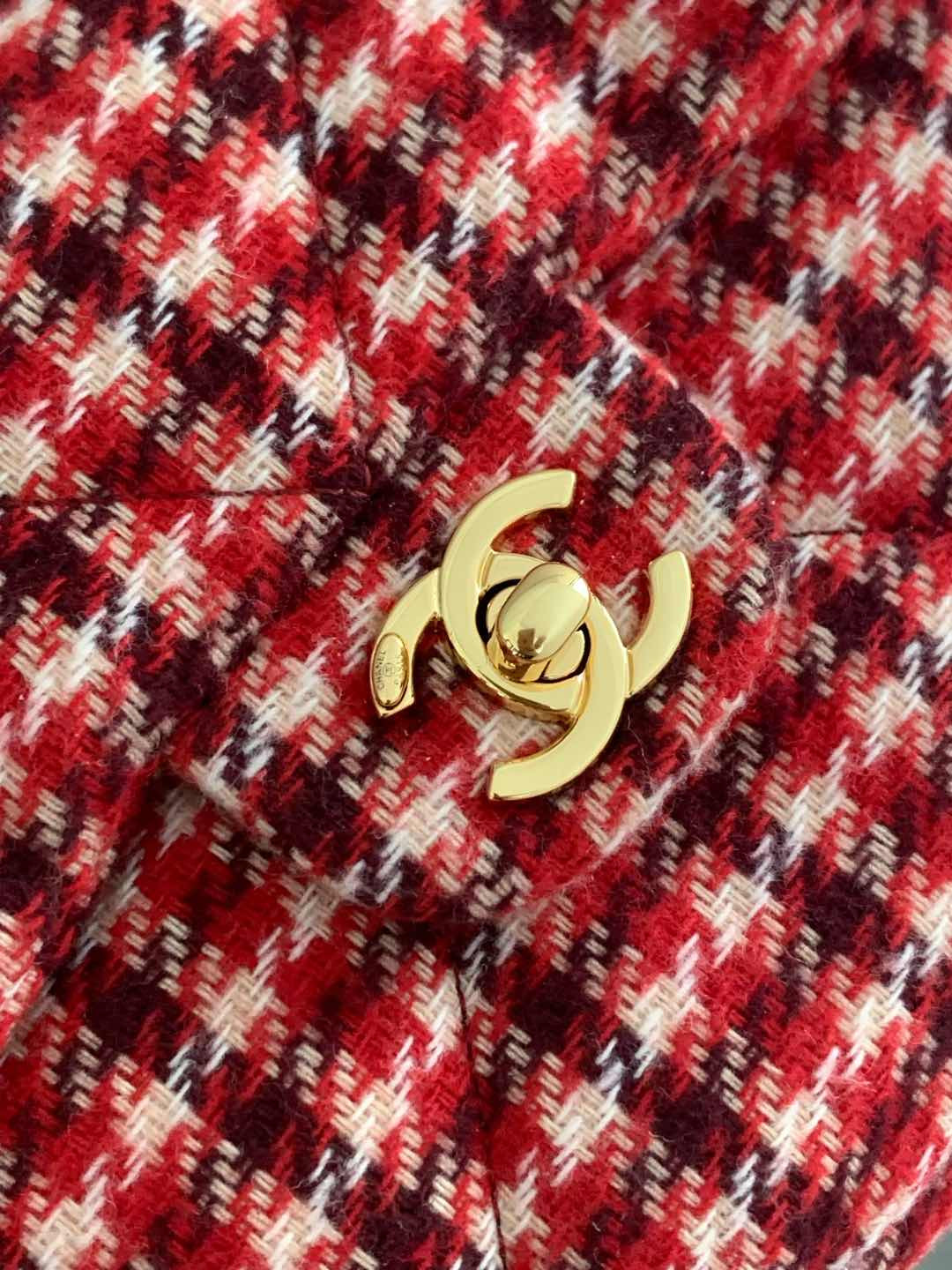 Chanel Large Hobo Bag 18x30x8cm