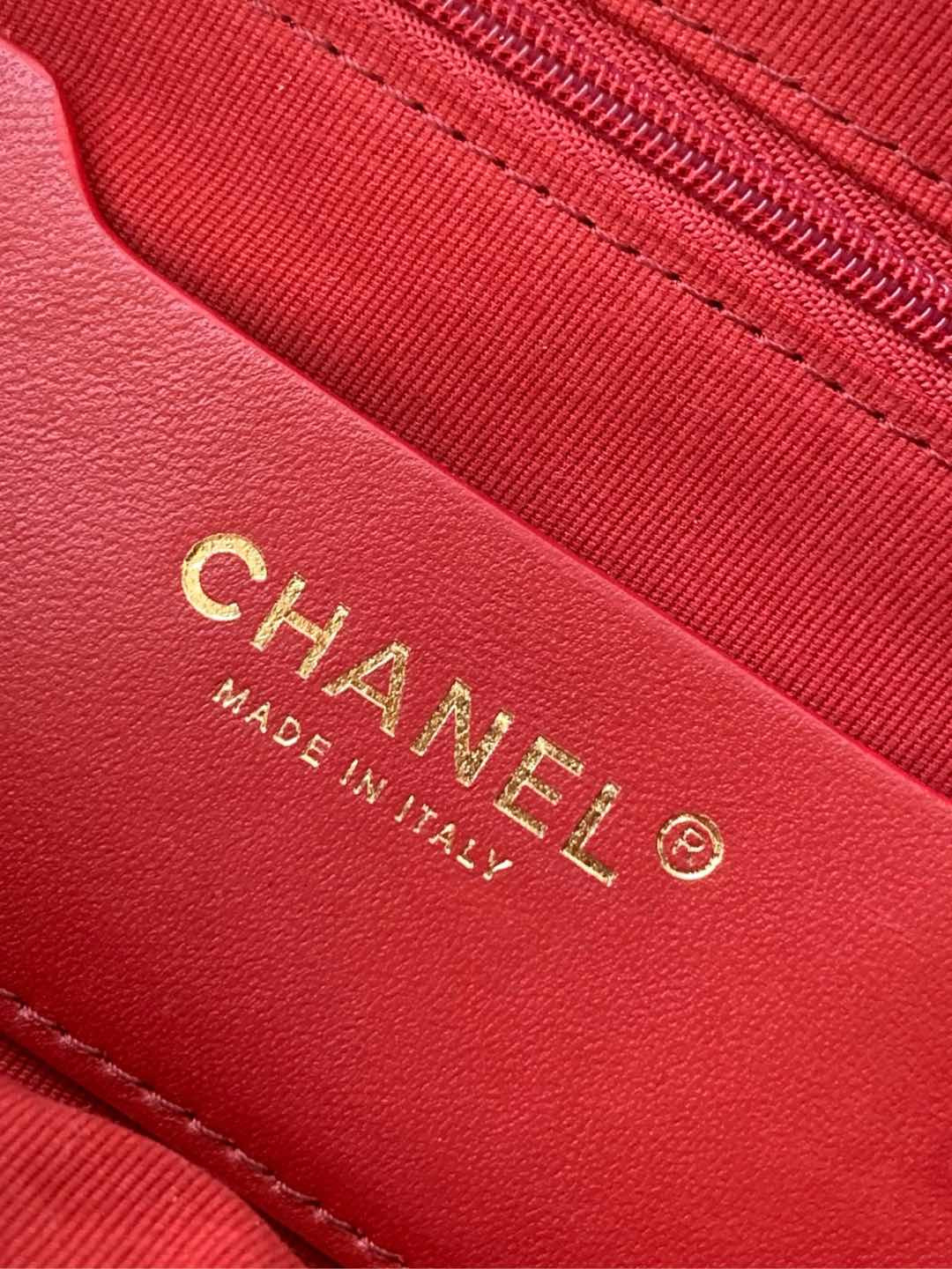 Chanel Large Hobo Bag 18x30x8cm