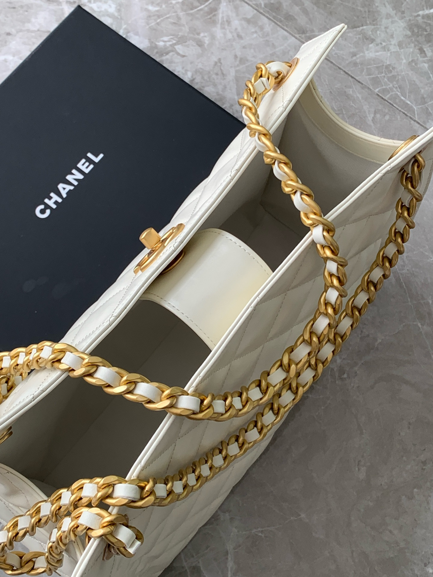 Chanel shopping bag hobo 26x31x13cm