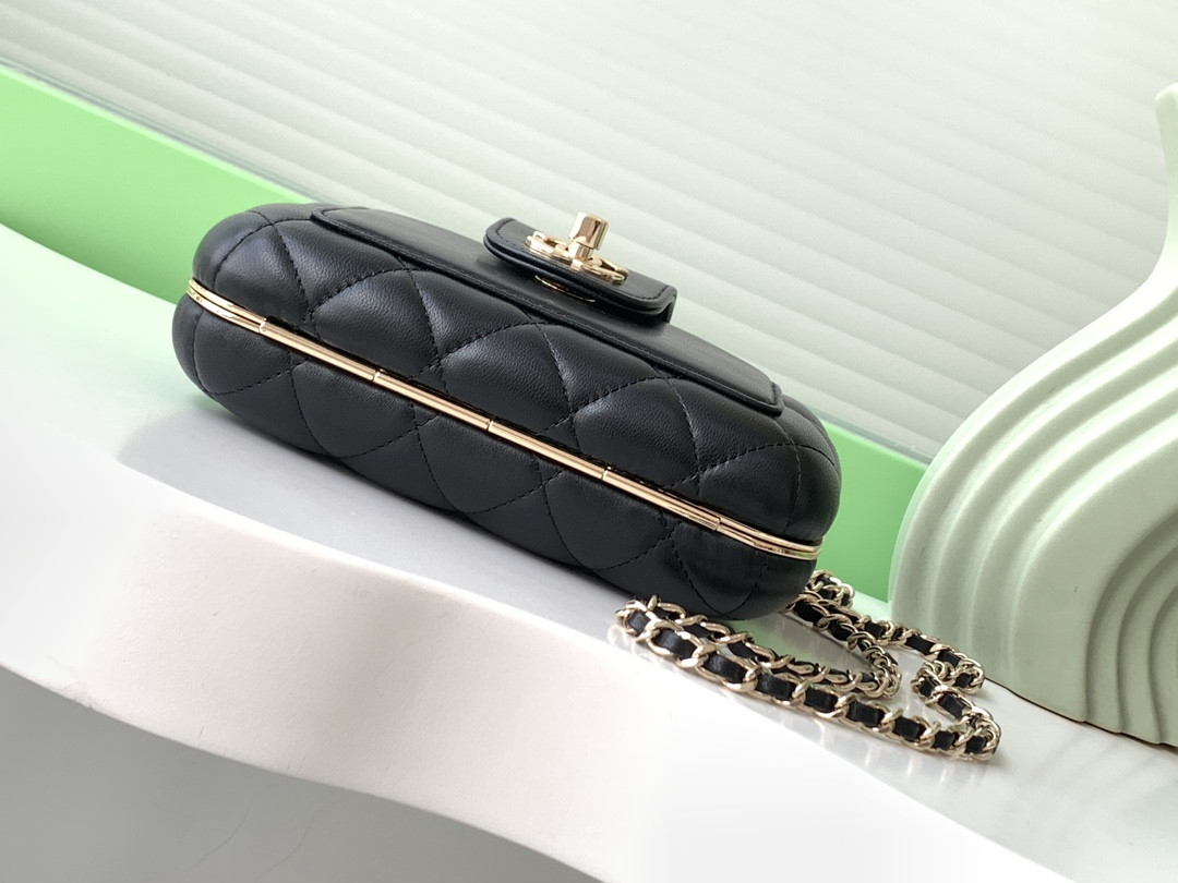 Chanel Clip Bag 13x18x5cm