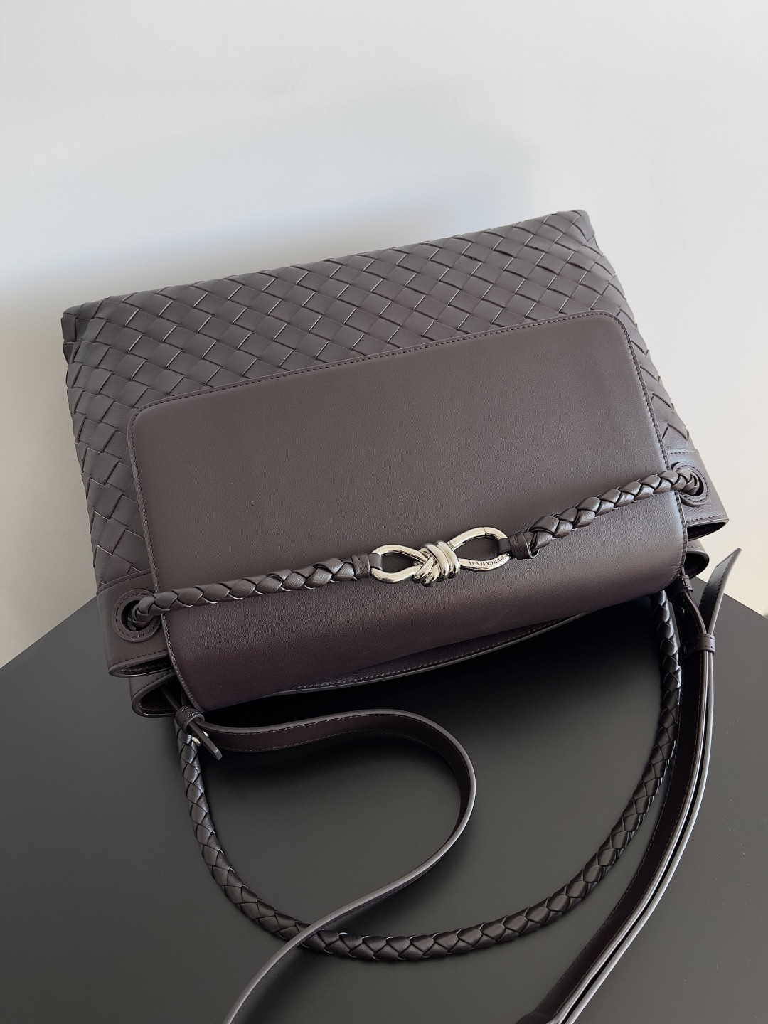 Bottega Veneta Medium Andiamo Messenger 37x26x13cm