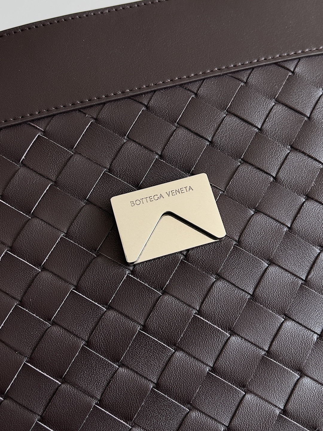 Bottega Veneta Medium Andiamo Messenger 37x26x13cm