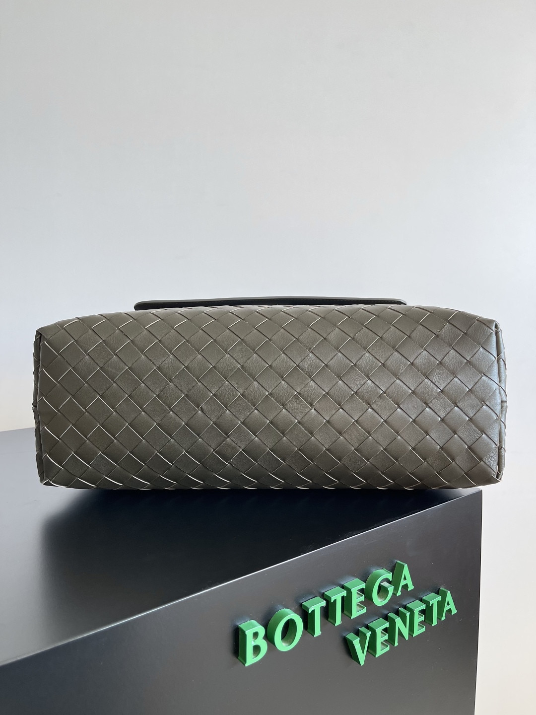 Bottega Veneta Medium Andiamo Messenger 37x26x13cm