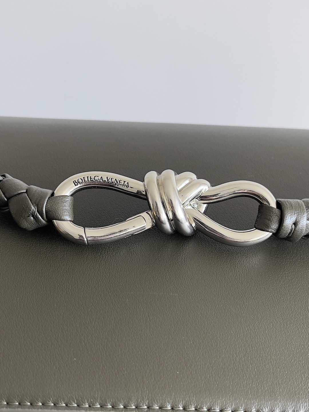 Bottega Veneta Medium Andiamo Messenger 37x26x13cm