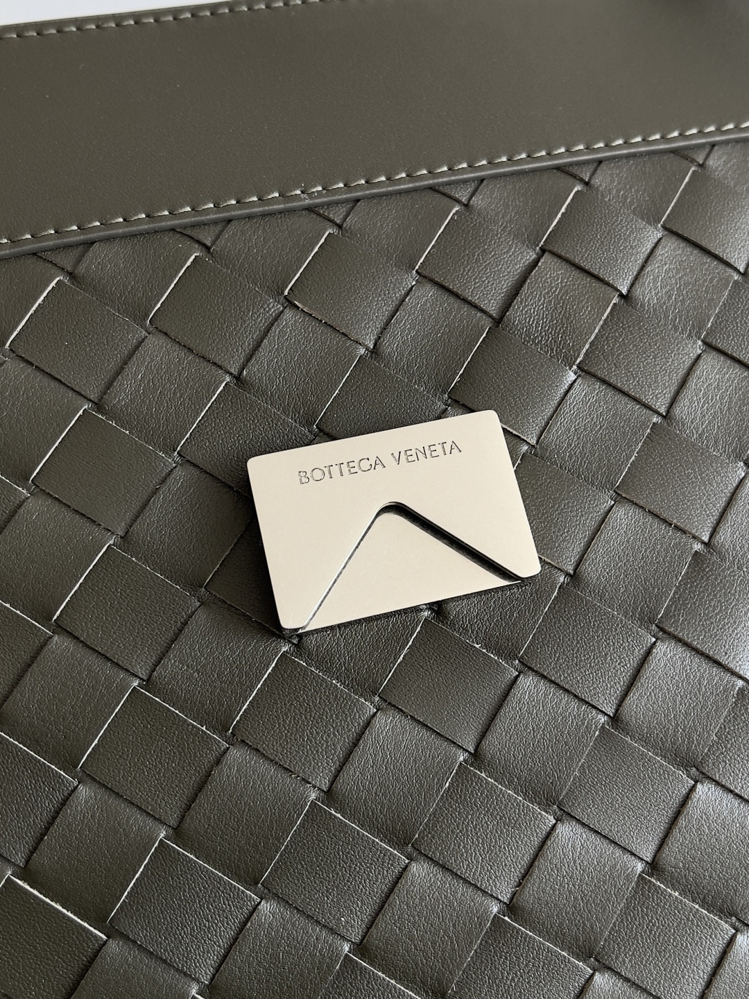 Bottega Veneta Medium Andiamo Messenger 37x26x13cm