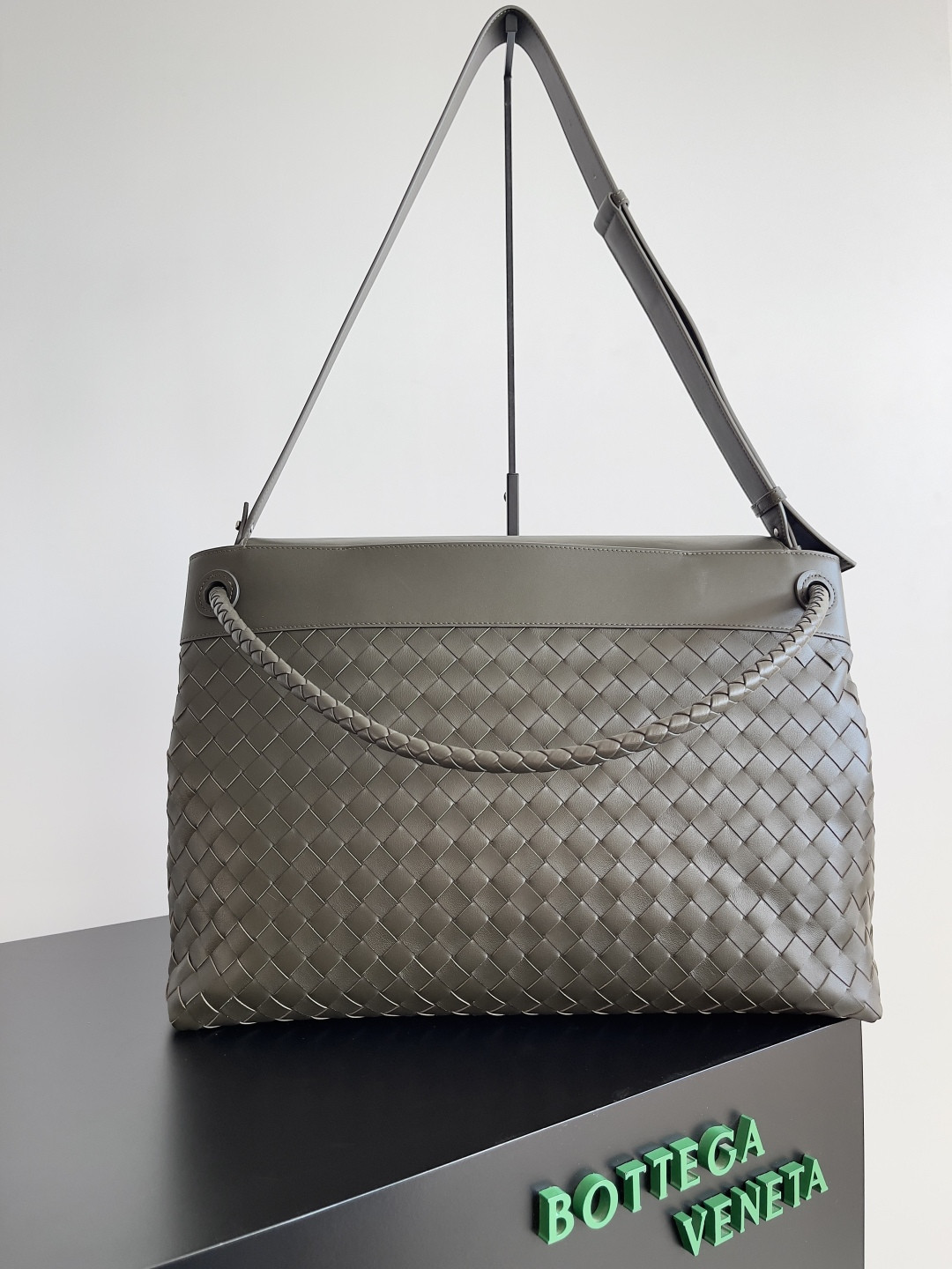 Bottega Veneta Large Andiamo Messenger 43x32x20cm