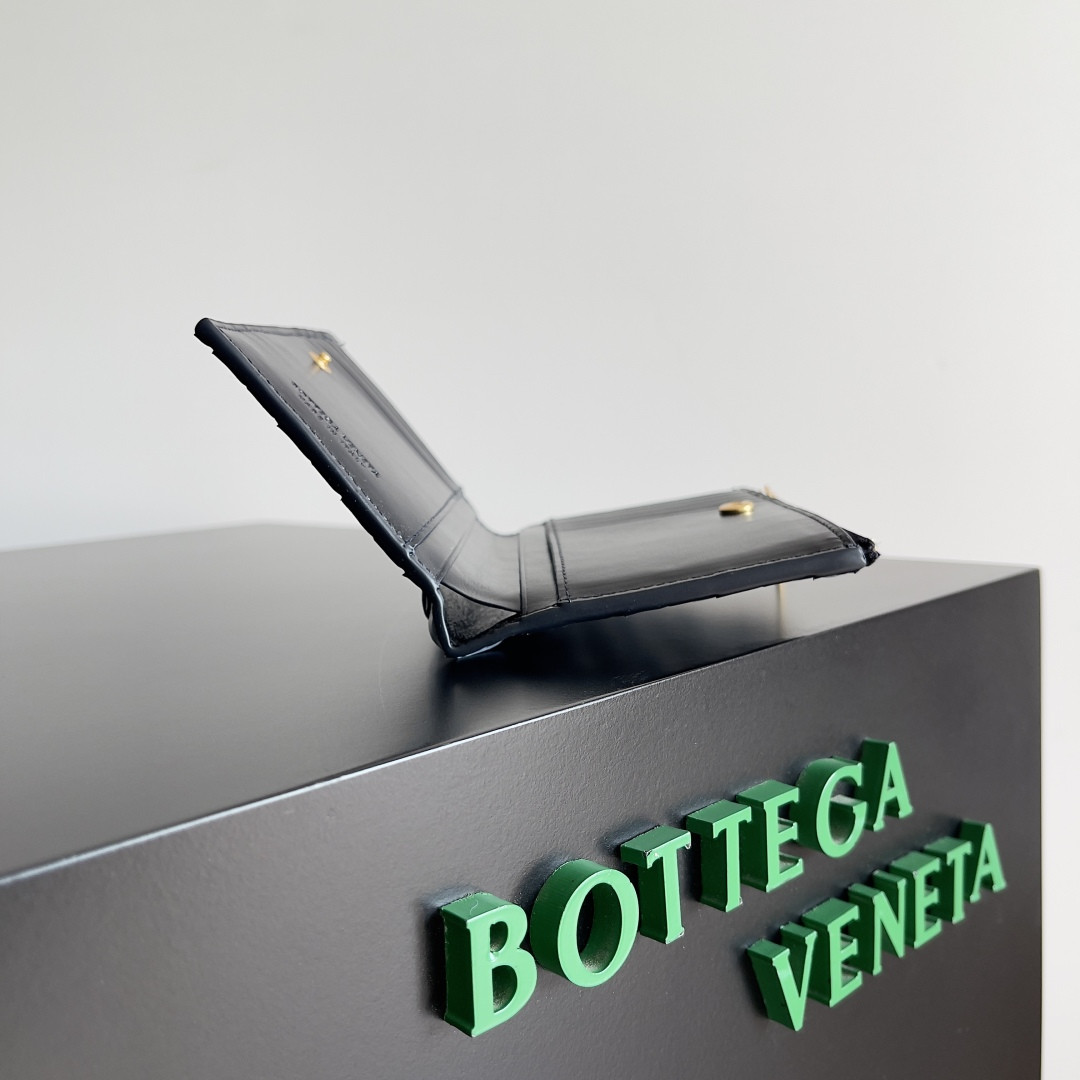 Bottega Veneta Medium Intrecciato Bi-Fold Zip Wallet 14.5x9.3x2cm