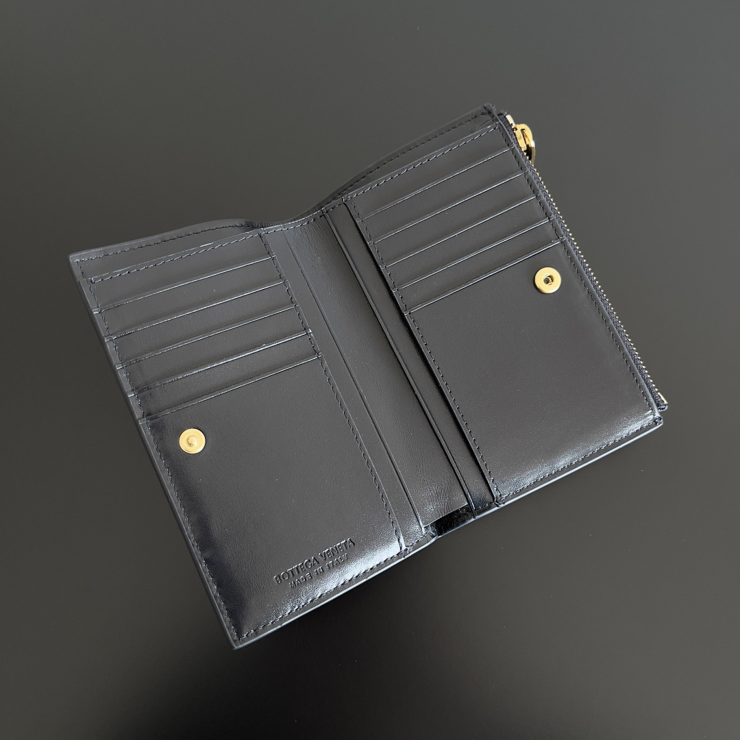 Bottega Veneta Medium Intrecciato Bi-Fold Zip Wallet 14.5x9.3x2cm