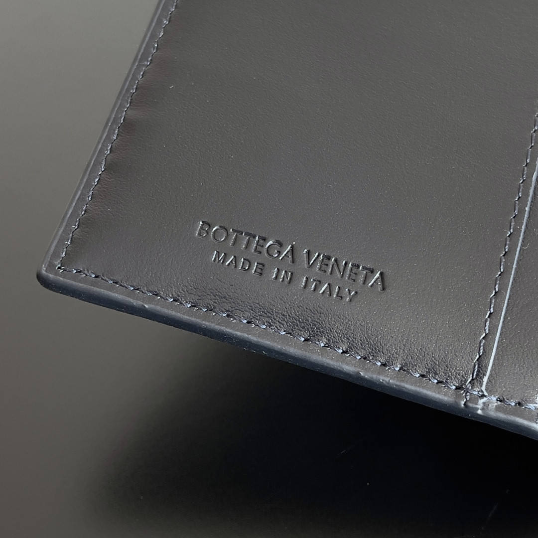 Bottega Veneta Medium Intrecciato Bi-Fold Zip Wallet 14.5x9.3x2cm