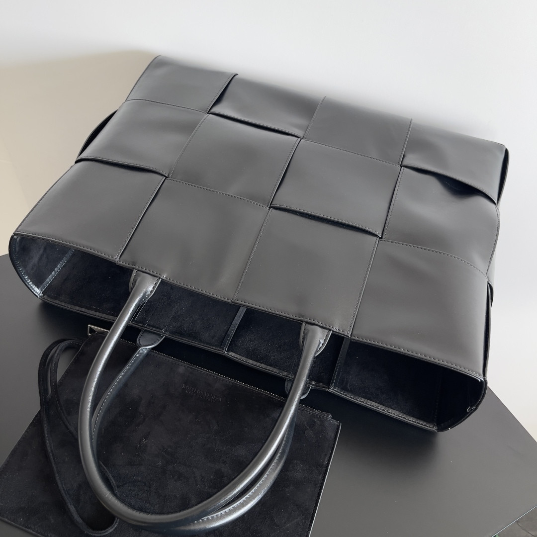 Bottega Veneta Large Arco Tote 46x34x11cm