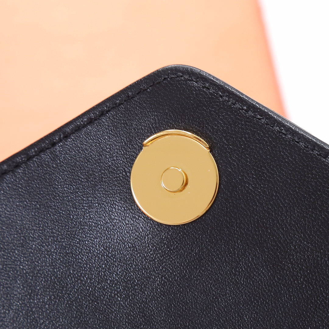 YSL LOULOU medium in MATELASSÉ lambskin 29x17x8cm