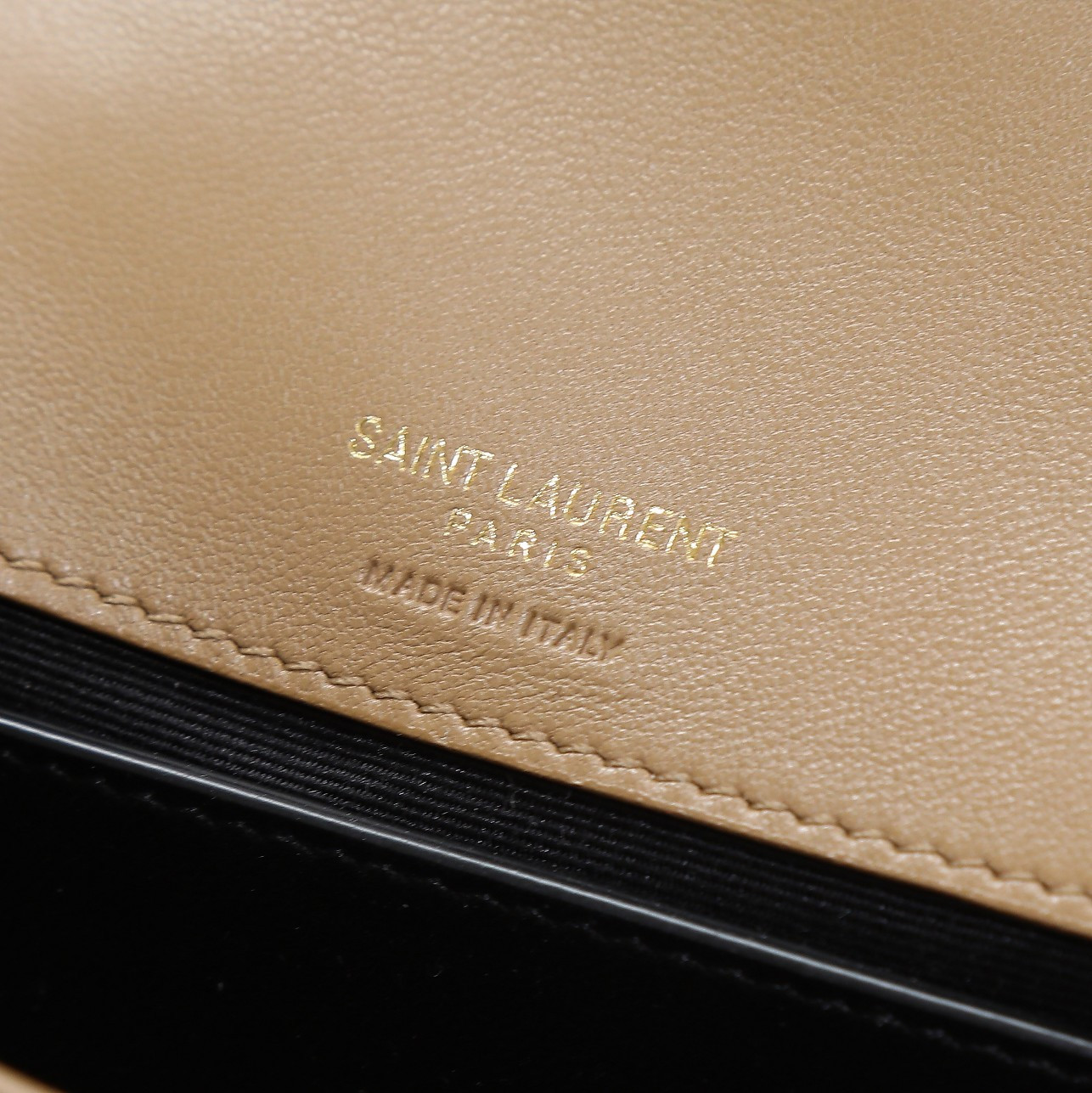 YSL LOULOU small in MATELASSÉ lambskin 24x14x6cm