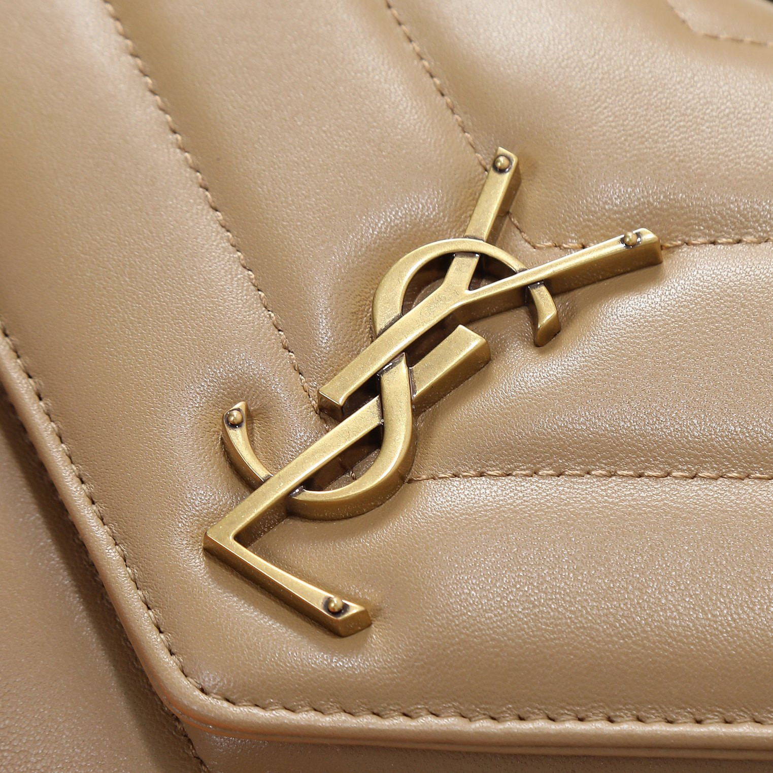 YSL LOULOU small in MATELASSÉ lambskin 24x14x6cm