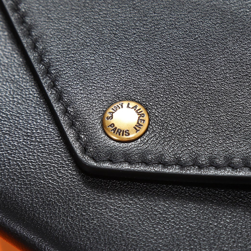 YSL LOULOU small in MATELASSÉ lambskin 24x14x6cm