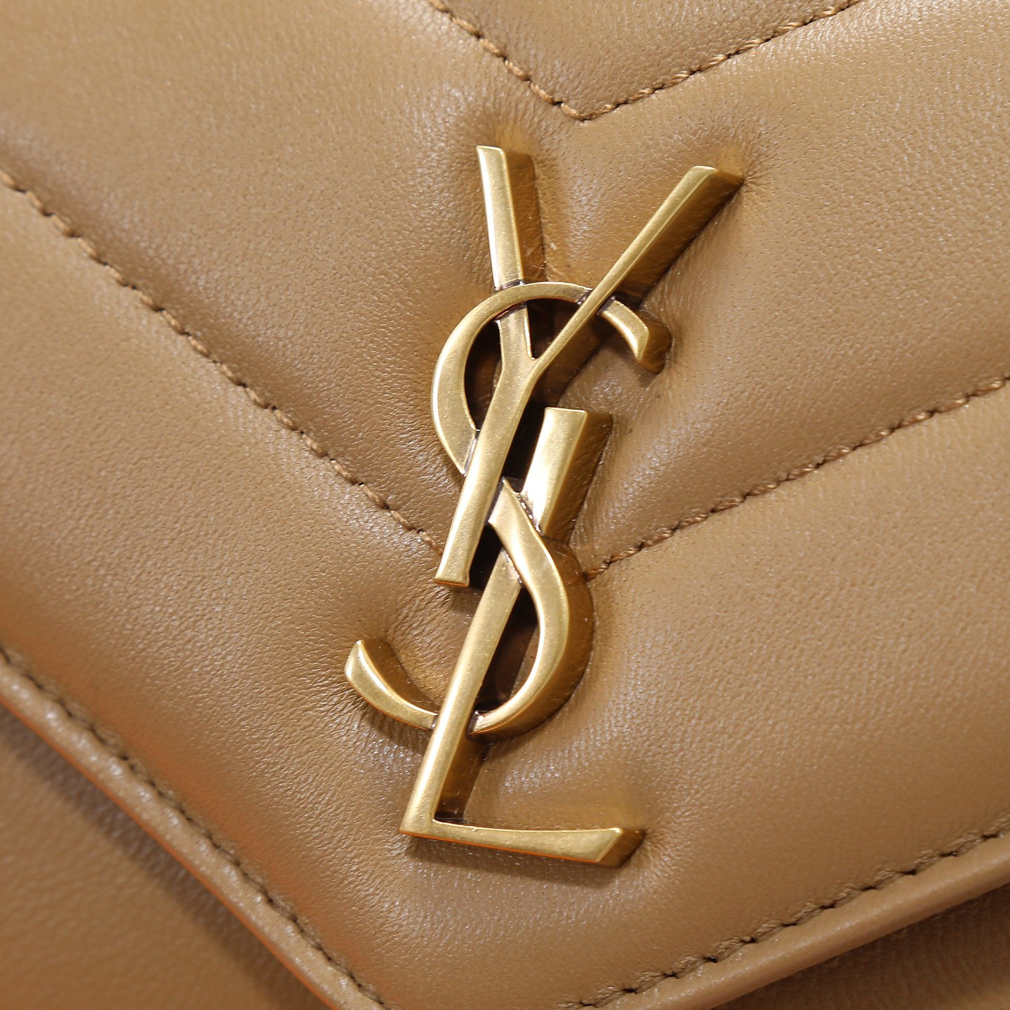 YSL LOULOU MINI in lambskin 20X12X5cm