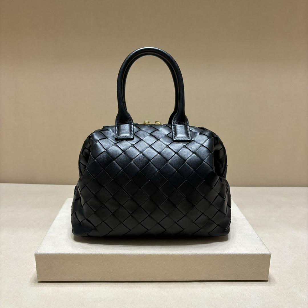 Bottega Veneta bauletto bag 20.5x15.5x10cm
