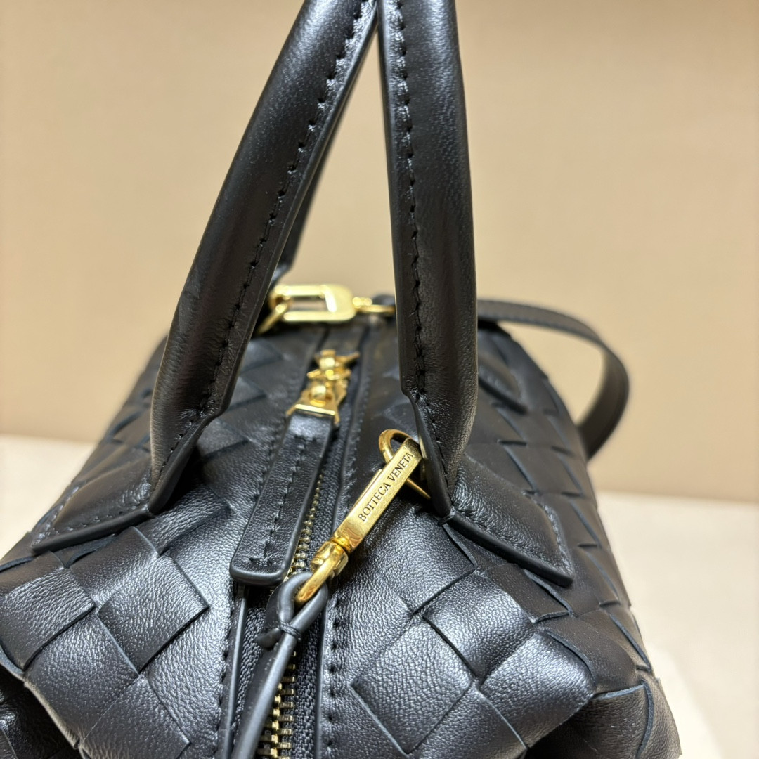 Bottega Veneta bauletto bag 20.5x15.5x10cm
