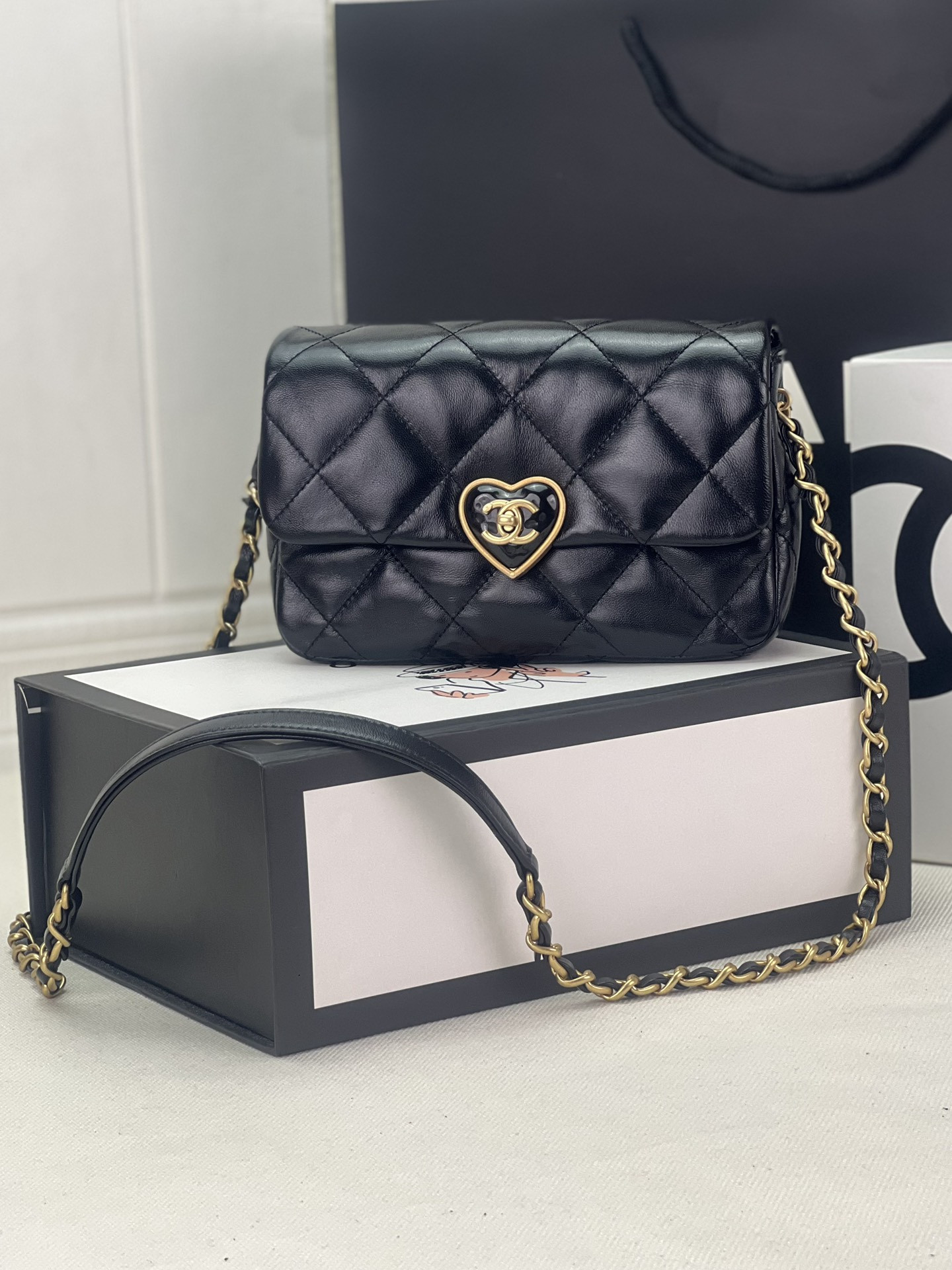 Chanel FLAP HANDBAG CF 21x14x6cm