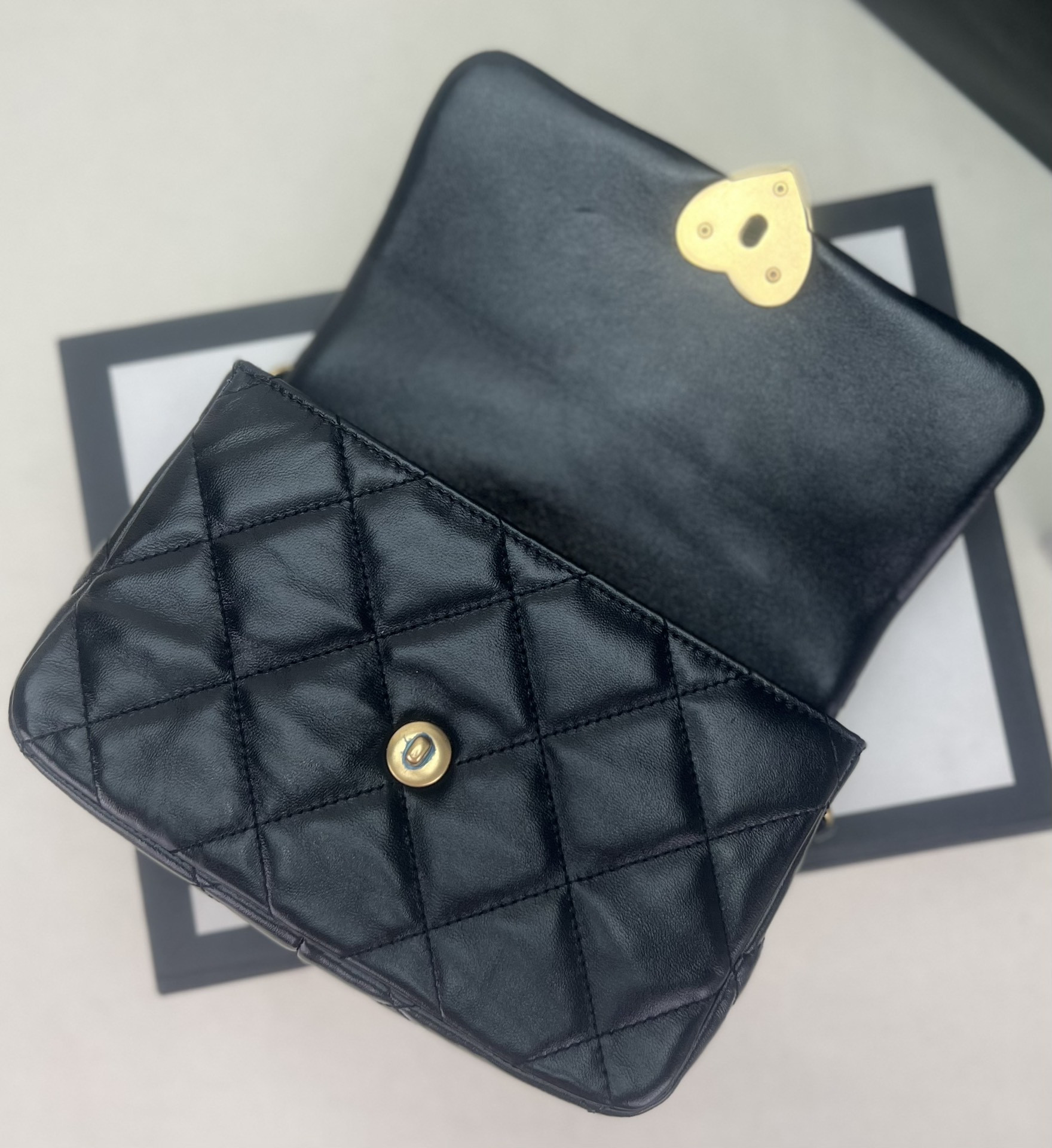 Chanel FLAP HANDBAG CF 21x14x6cm