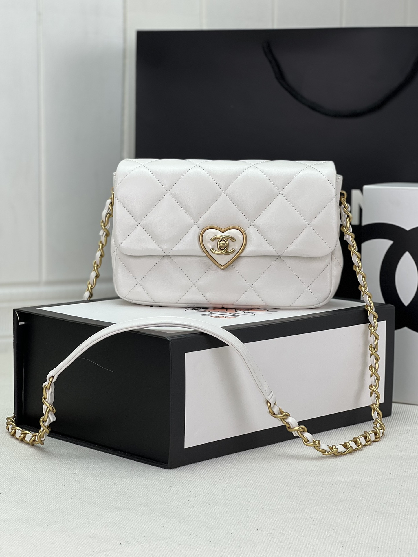 Chanel FLAP HANDBAG CF 21x14x6cm
