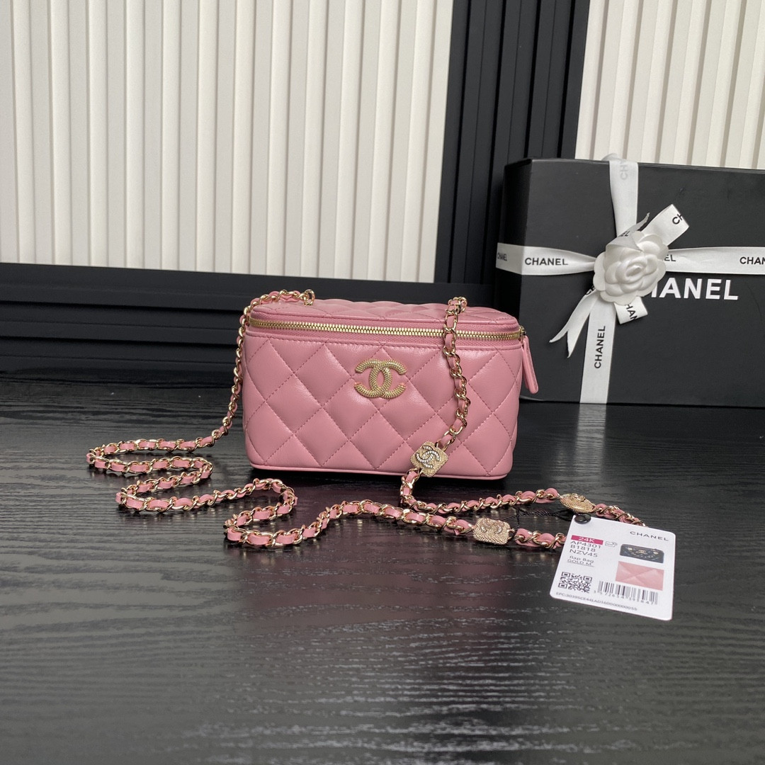 CHANEL Vanity With Chain  9.5x17x8cm
