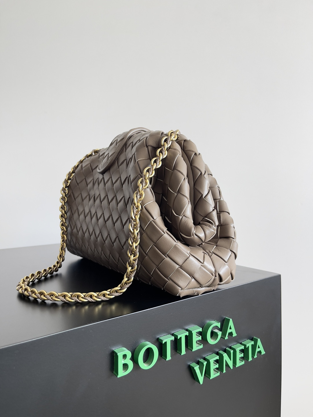 BOTTEGA VENETA  LAUREN  CLUTCH Andiamo Parachute  31x16.5x11cm