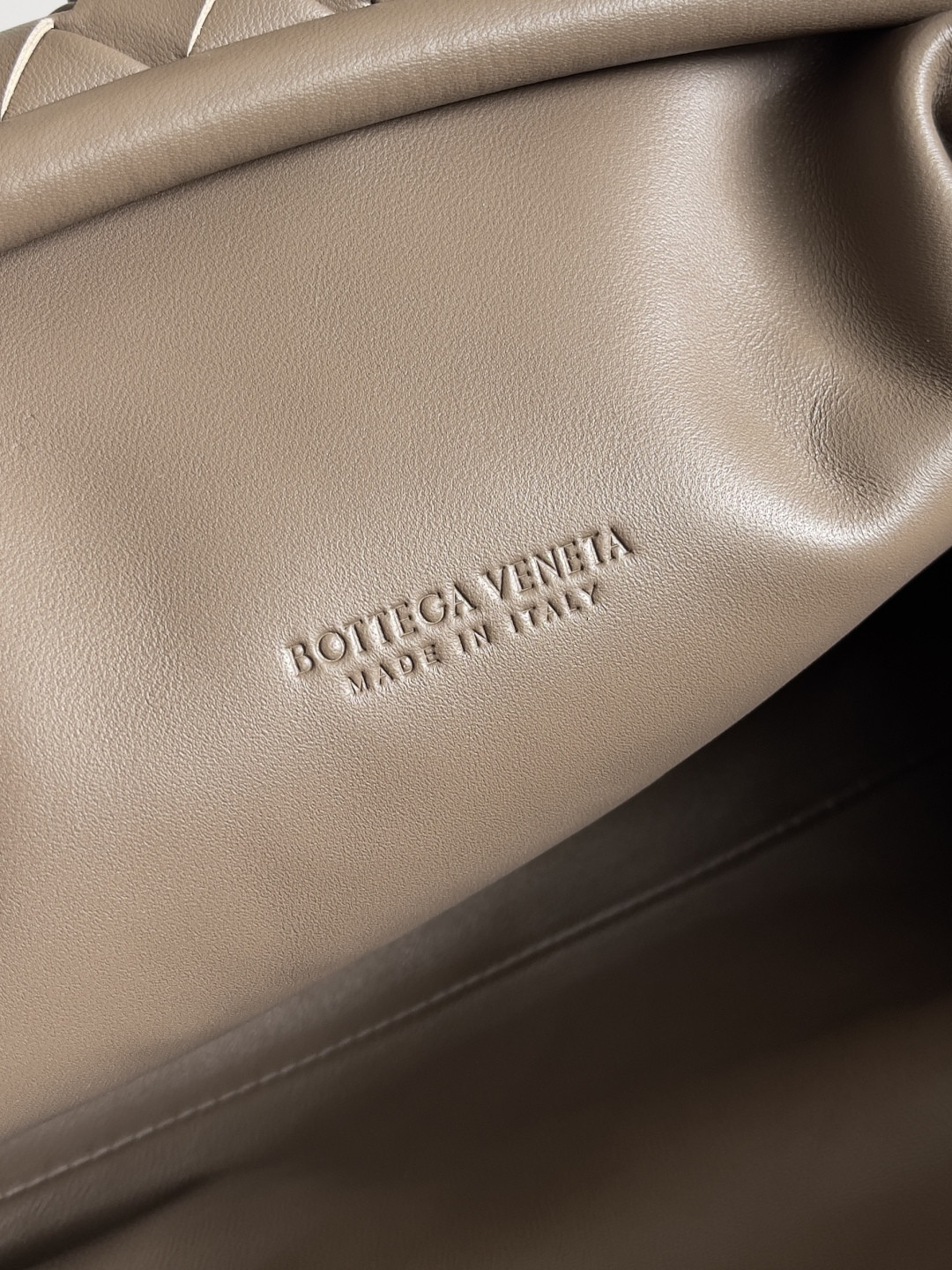 BOTTEGA VENETA  LAUREN  CLUTCH Andiamo Parachute  31x16.5x11cm