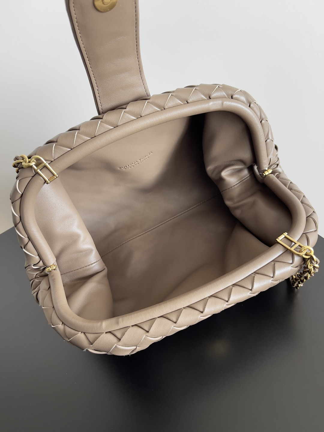 BOTTEGA VENETA  LAUREN  CLUTCH Andiamo Parachute  31x16.5x11cm