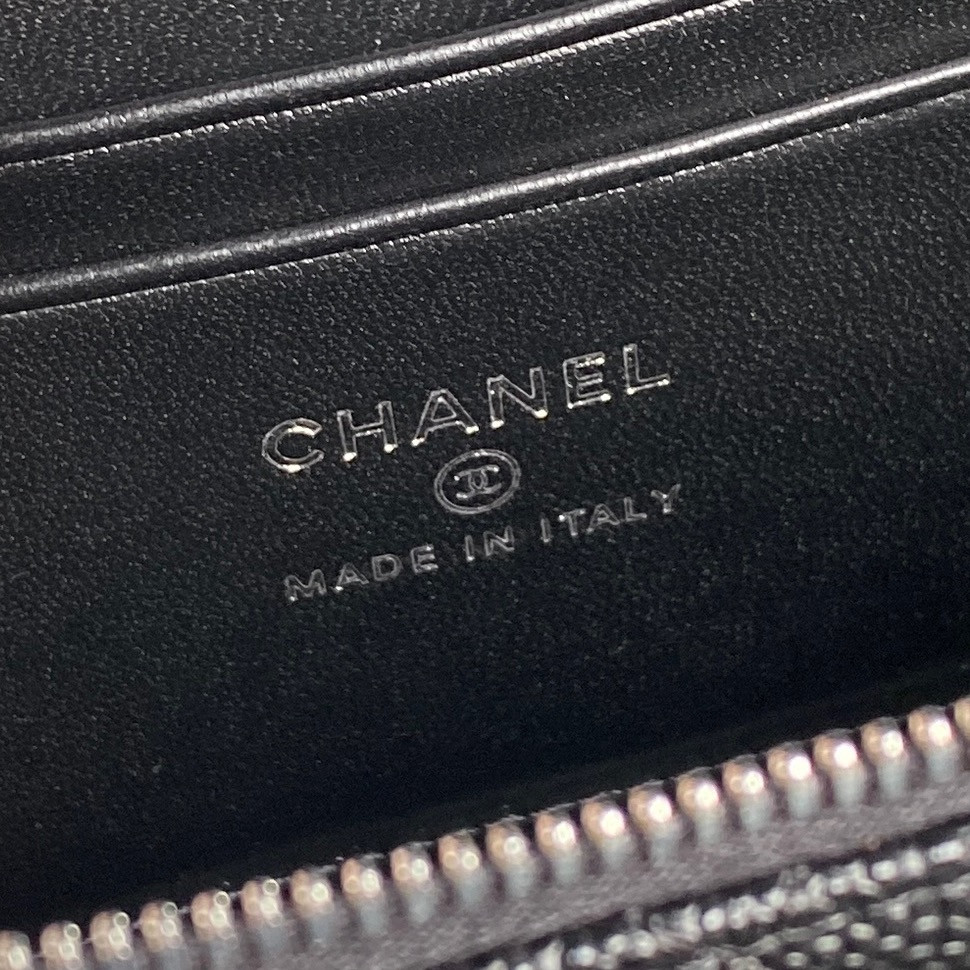 CHANEL with chain Handbag 14×18×3cm