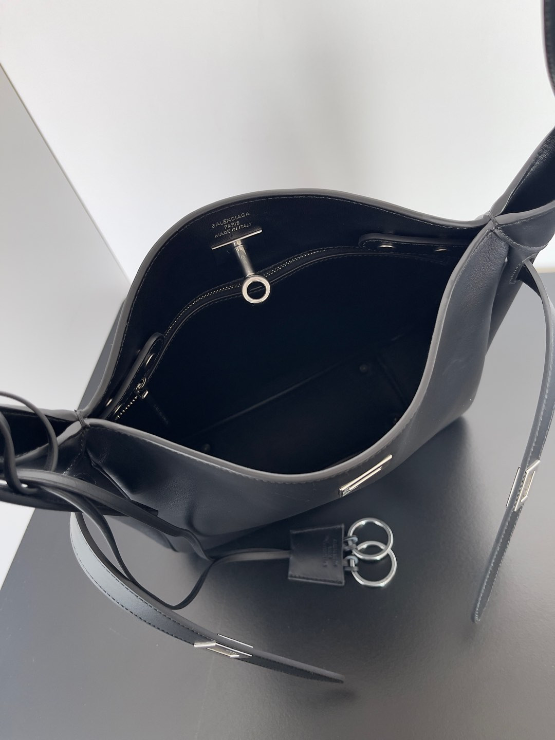 Balenciaga Bel Air Hobo 26.9×25.9×9.9cm 811018m