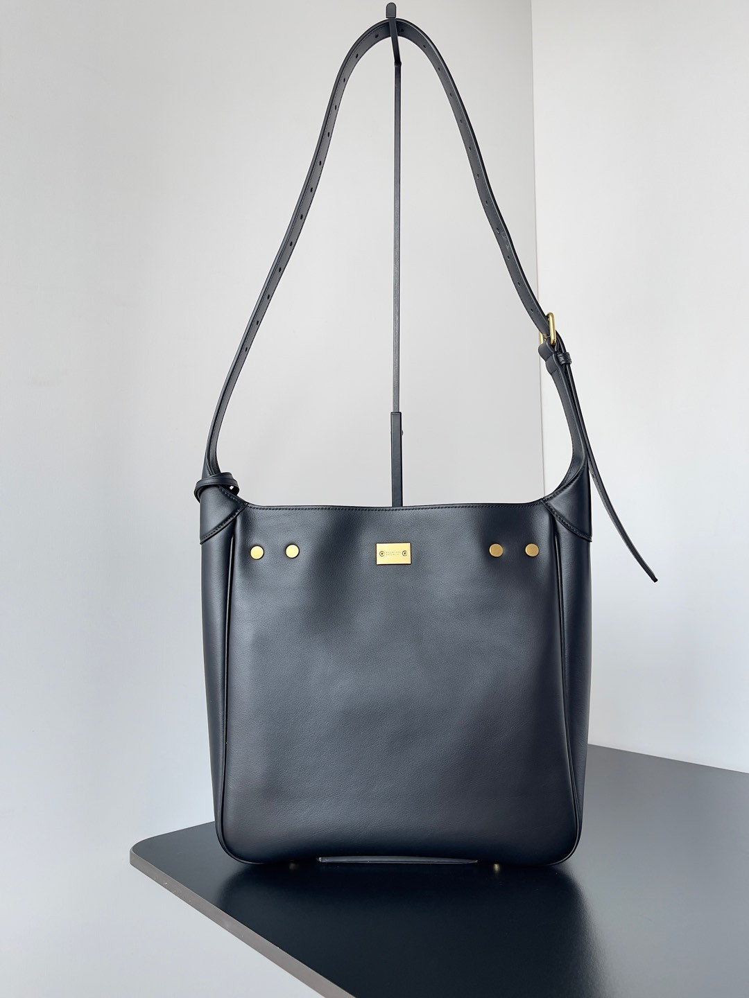 Balenciaga Bel Air Hobo 26.9×25.9×9.9cm 811018m