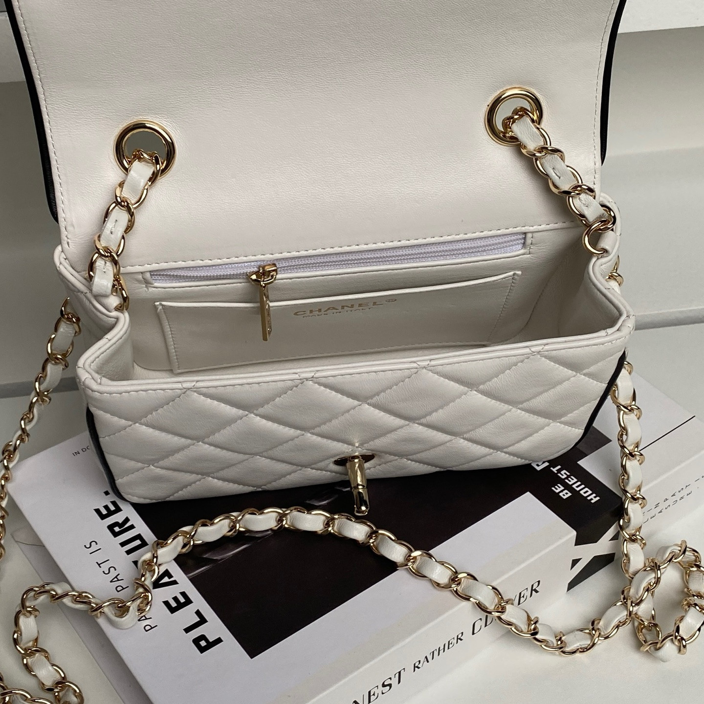 Chanel Mini Flap Bag AS5151 13.5 x 19.5 x 7cm