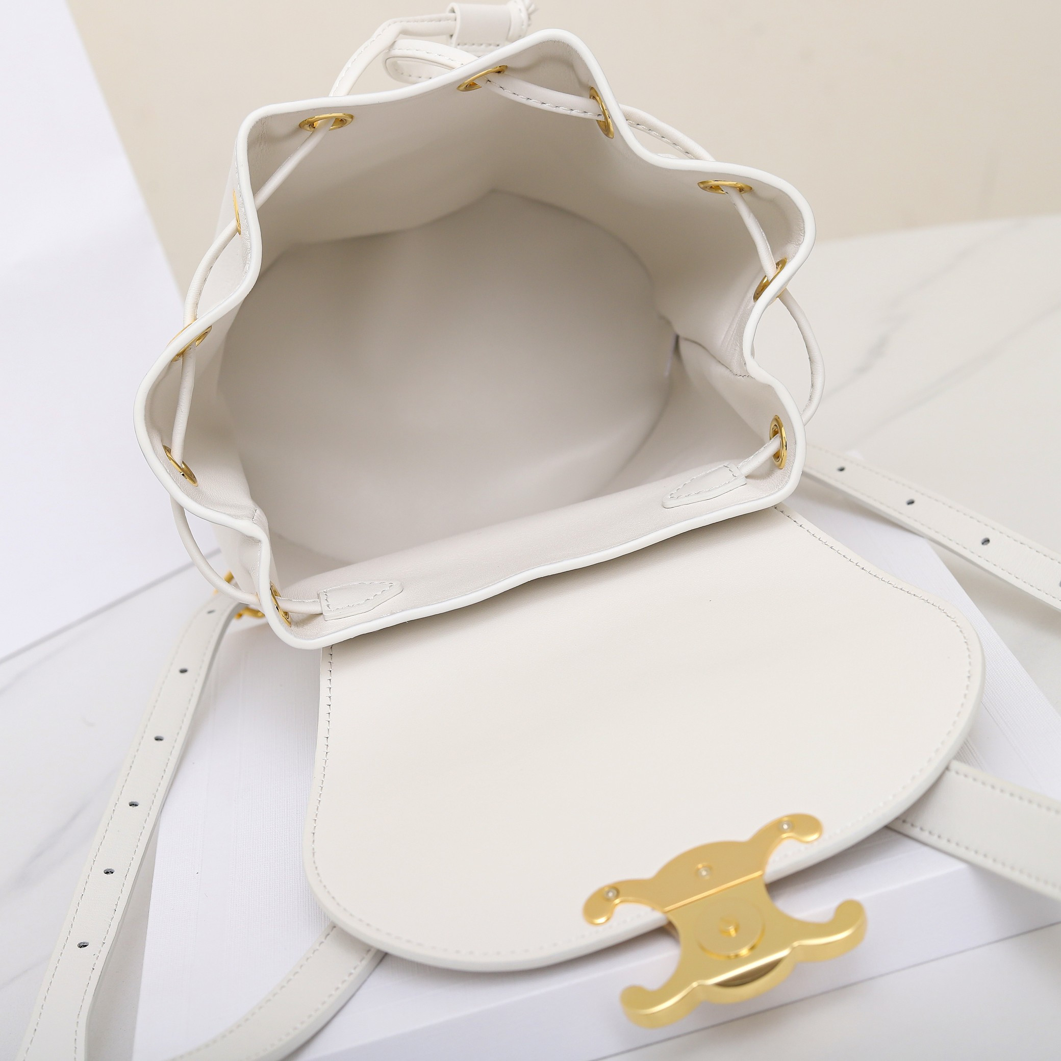 CELINE BONNIE BACKPACK IN SMOOTH CALFSKIN 118703 25x18x13cm