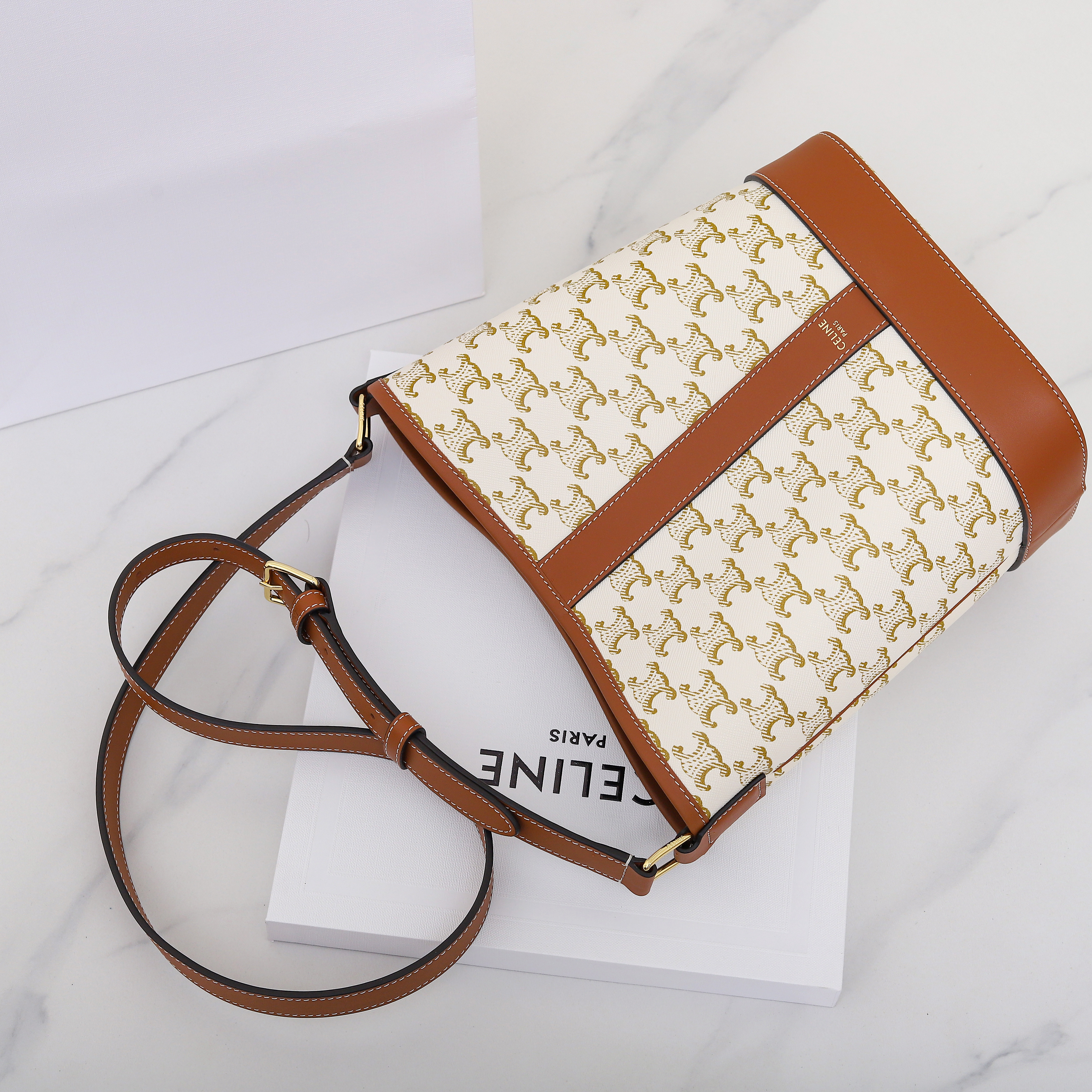 CELINE SMALL BUCKET IN TRIOMPHE CANVAS AND CALFSKIN 191442 30x22x13cm