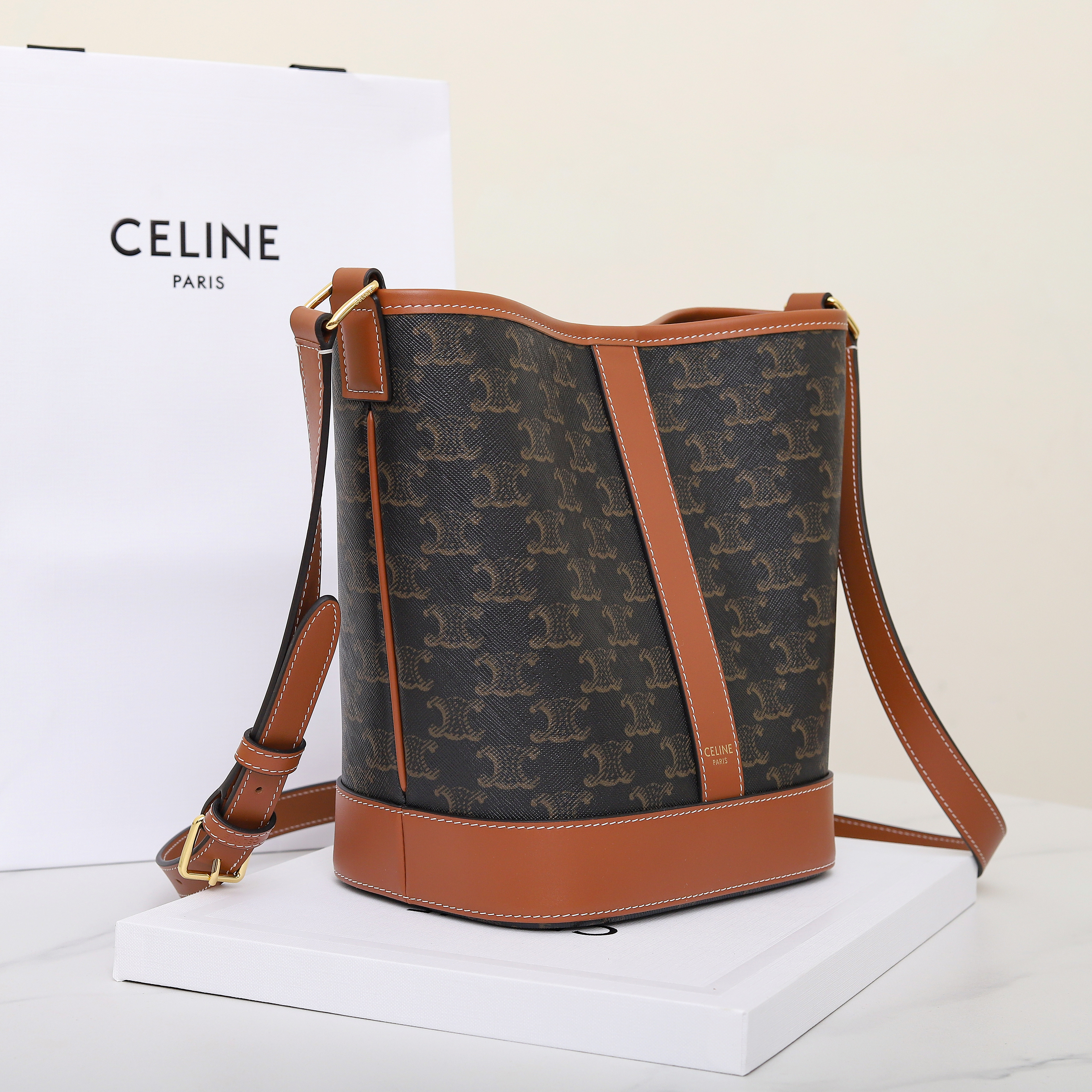 CELINE SMALL BUCKET IN TRIOMPHE CANVAS AND CALFSKIN 191442 30x22x13cm