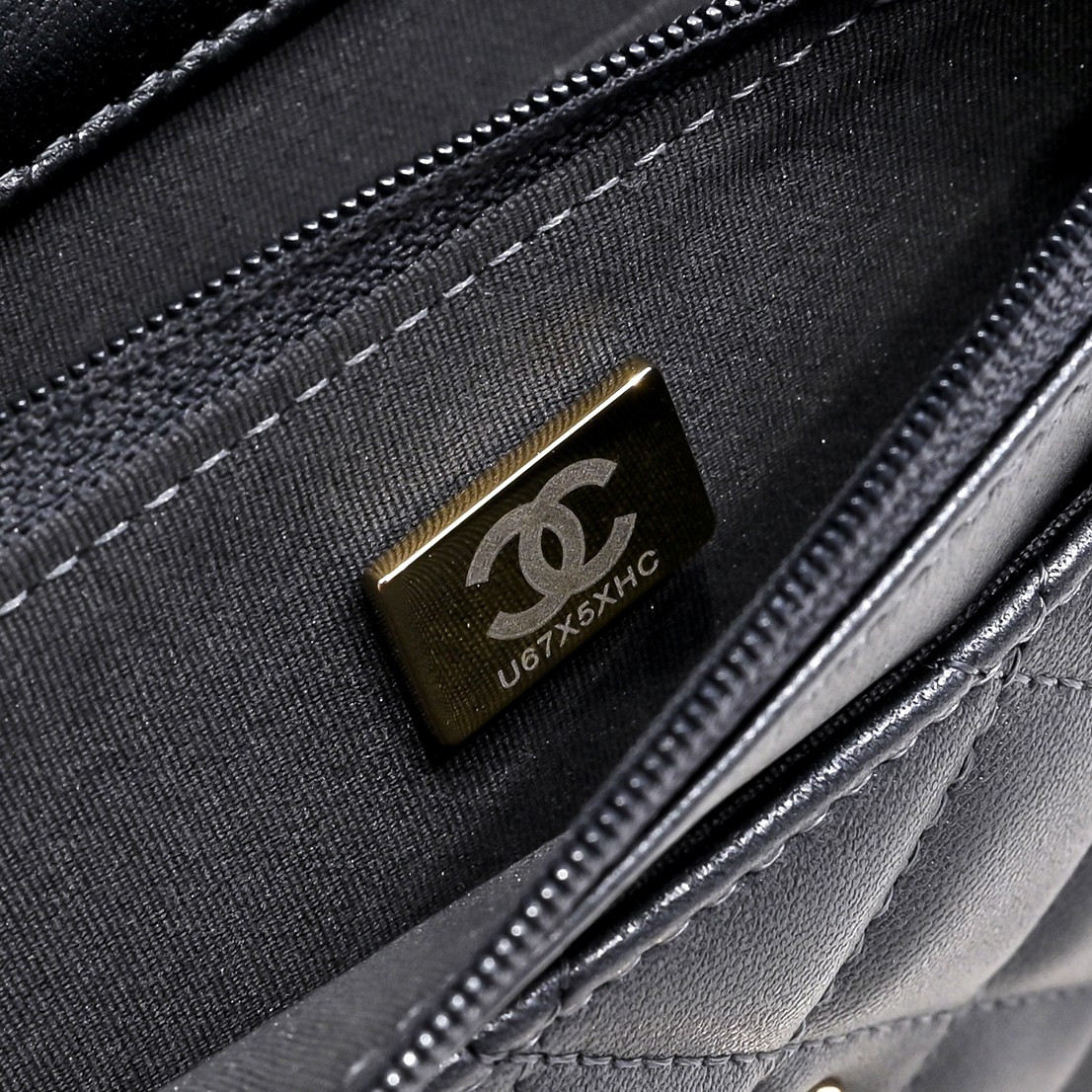 CHANEL SPRING-SUMMER 2025 PRE COLLECTION WALLET ON  BLACK AP4537 19.5 × 13 × 3.5 cm