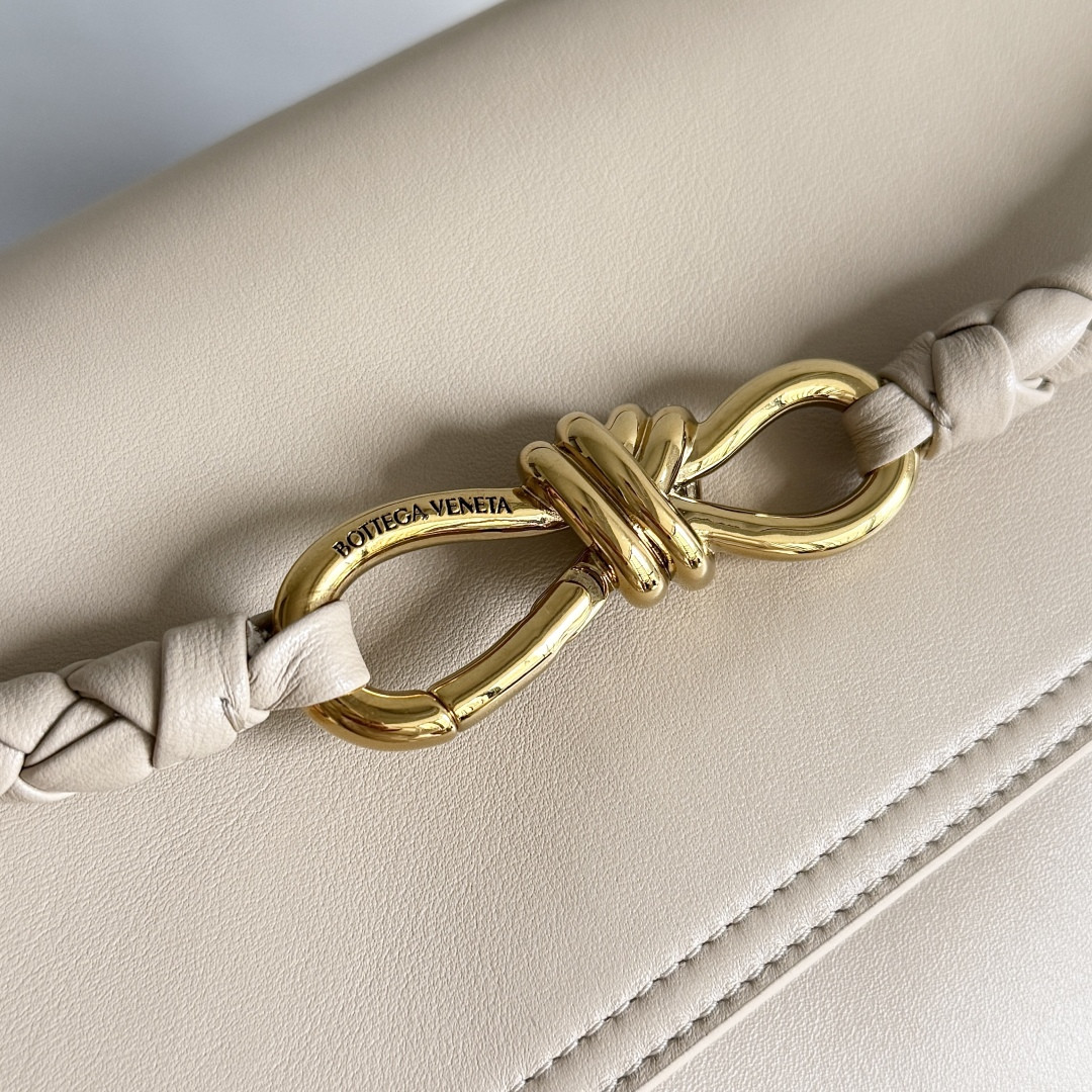 Bottega Veneta Medium Ciao Ciao 34x26x15cm