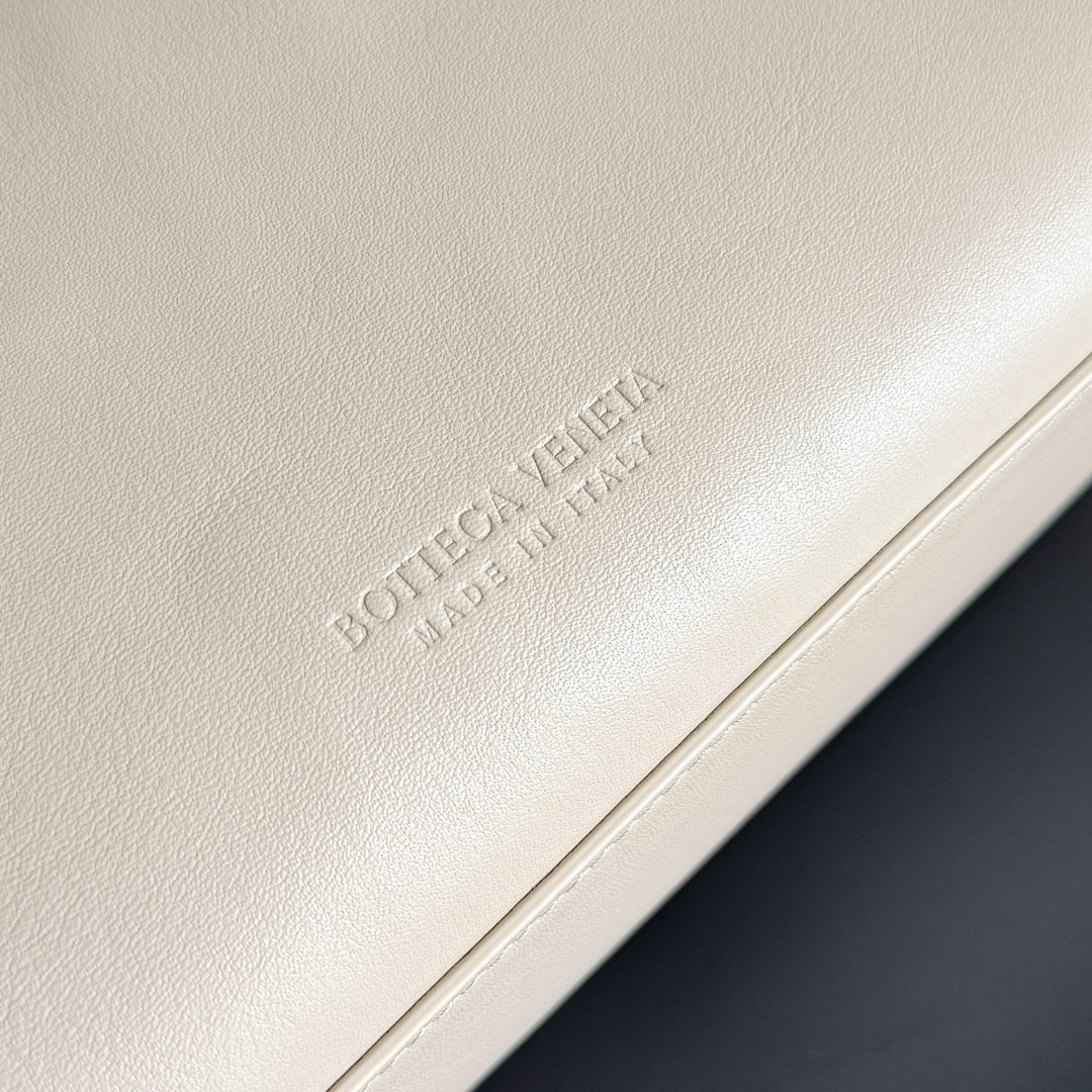 Bottega Veneta Medium Ciao Ciao 34x26x15cm