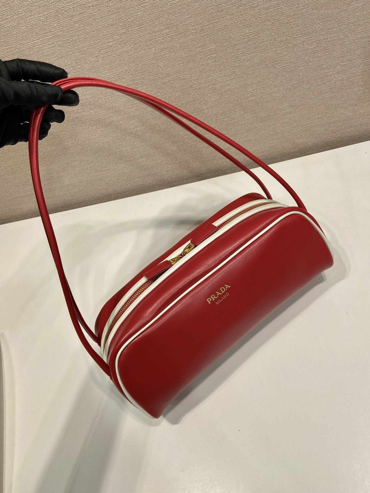 Prada Swing smooth leather shoulder bag 28x11.5x10cm