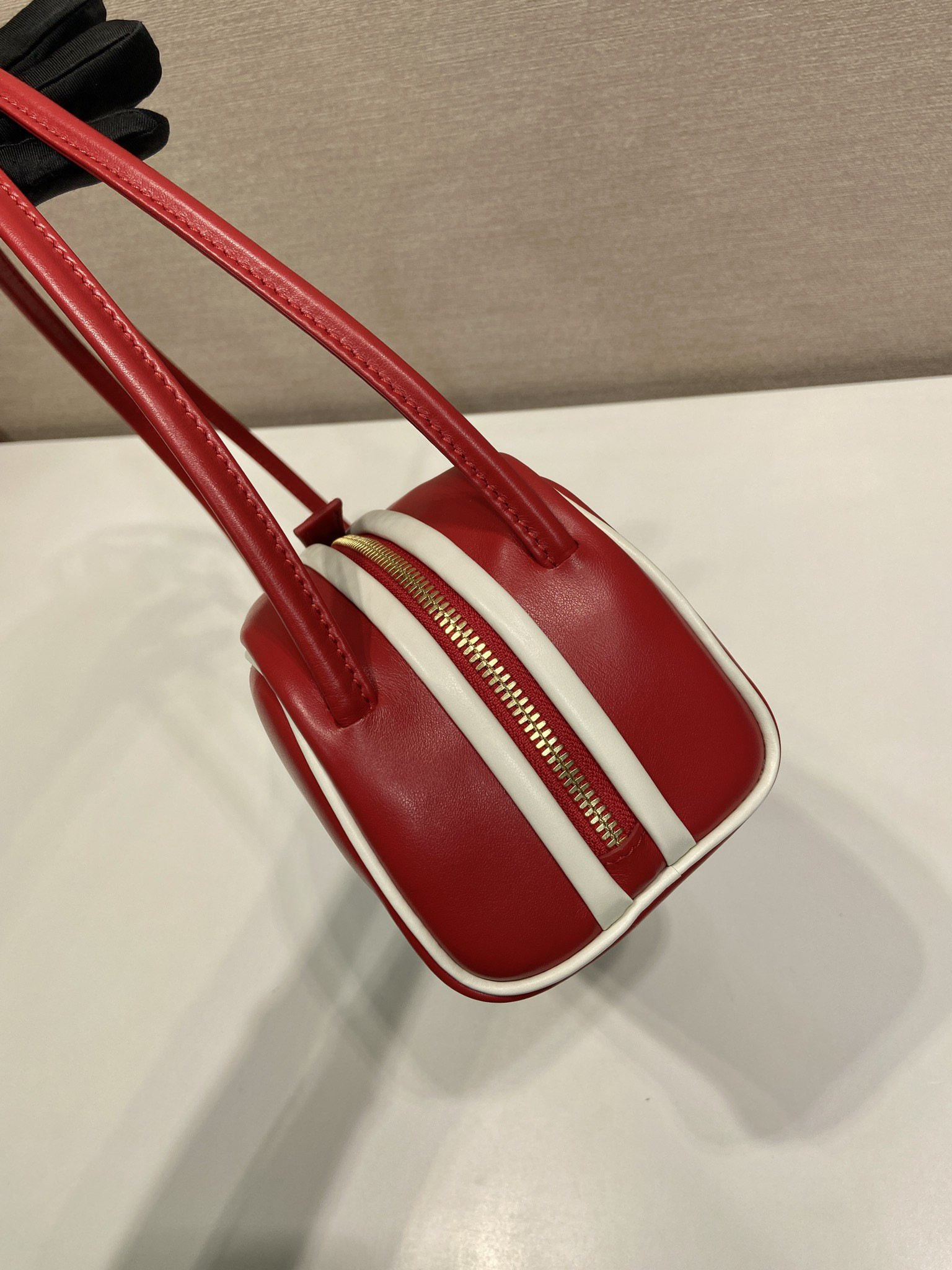 Prada Swing smooth leather shoulder bag 28x11.5x10cm