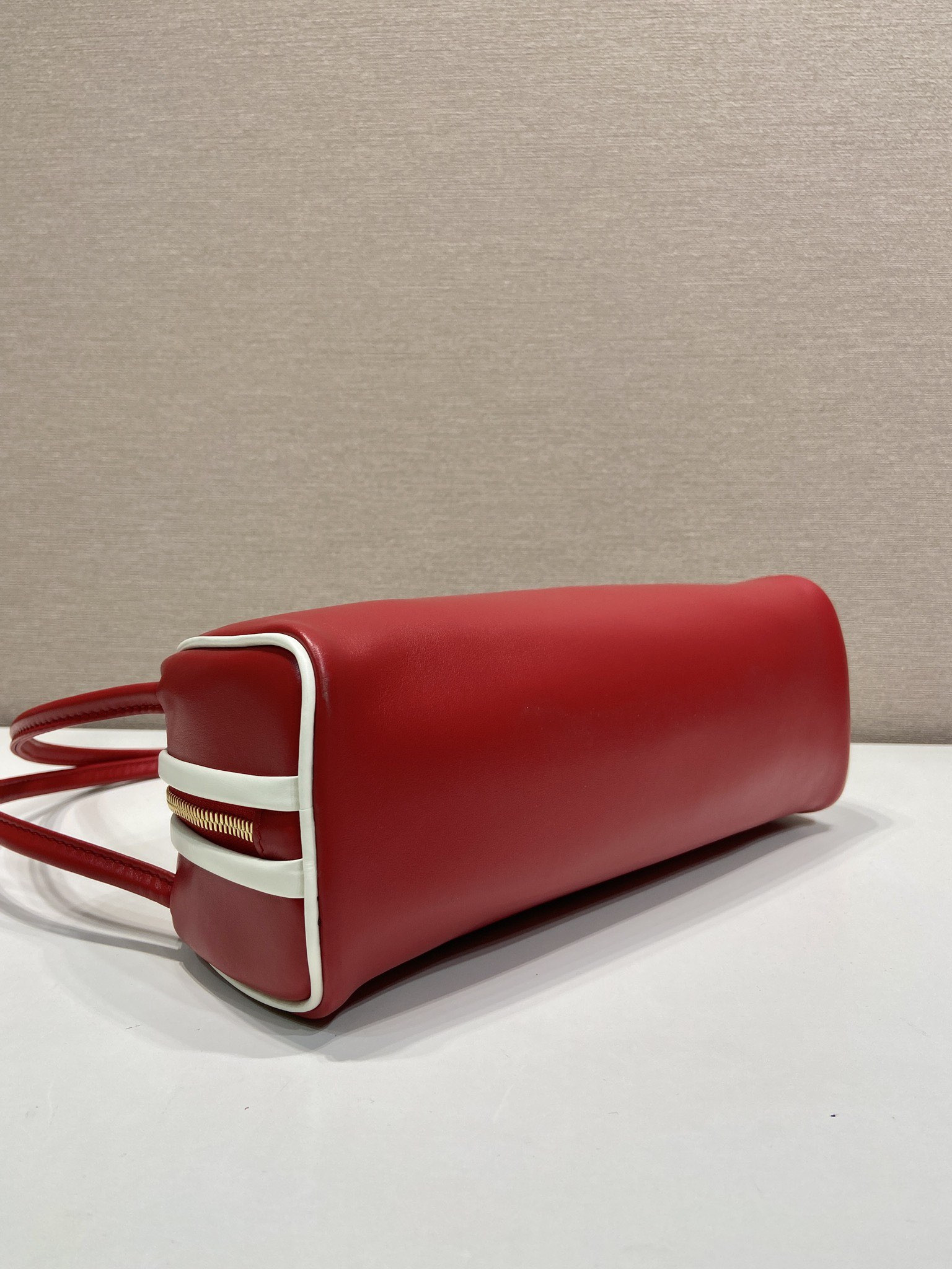 Prada Swing smooth leather shoulder bag 28x11.5x10cm