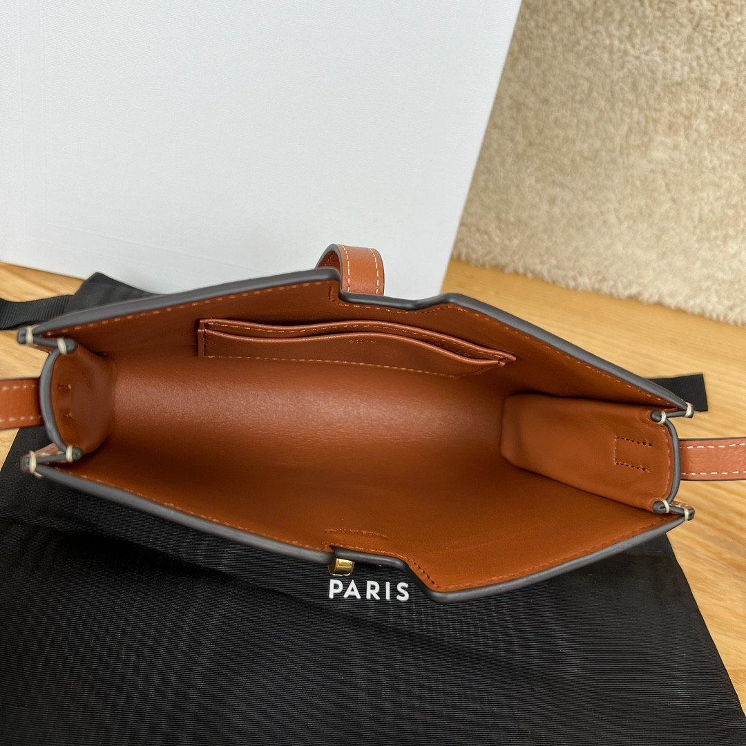 Celine 16 STRAP POCHETTE in IN SUPPLE GRAINED CALFSKIN 18.5 x 12 x 3 cm