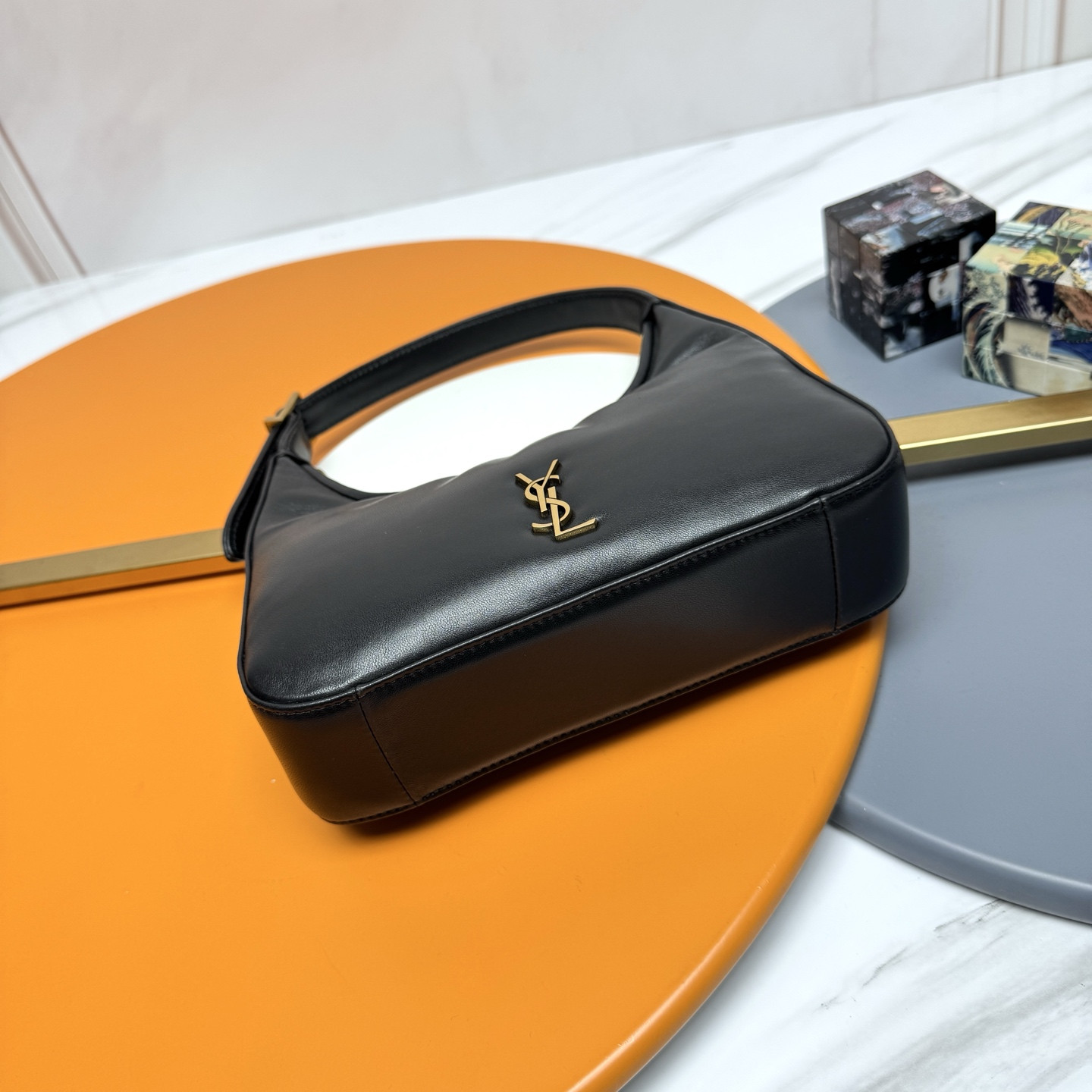 YSL calypso mini hobo in plunged lambskin 20 X 12 X 5 cm