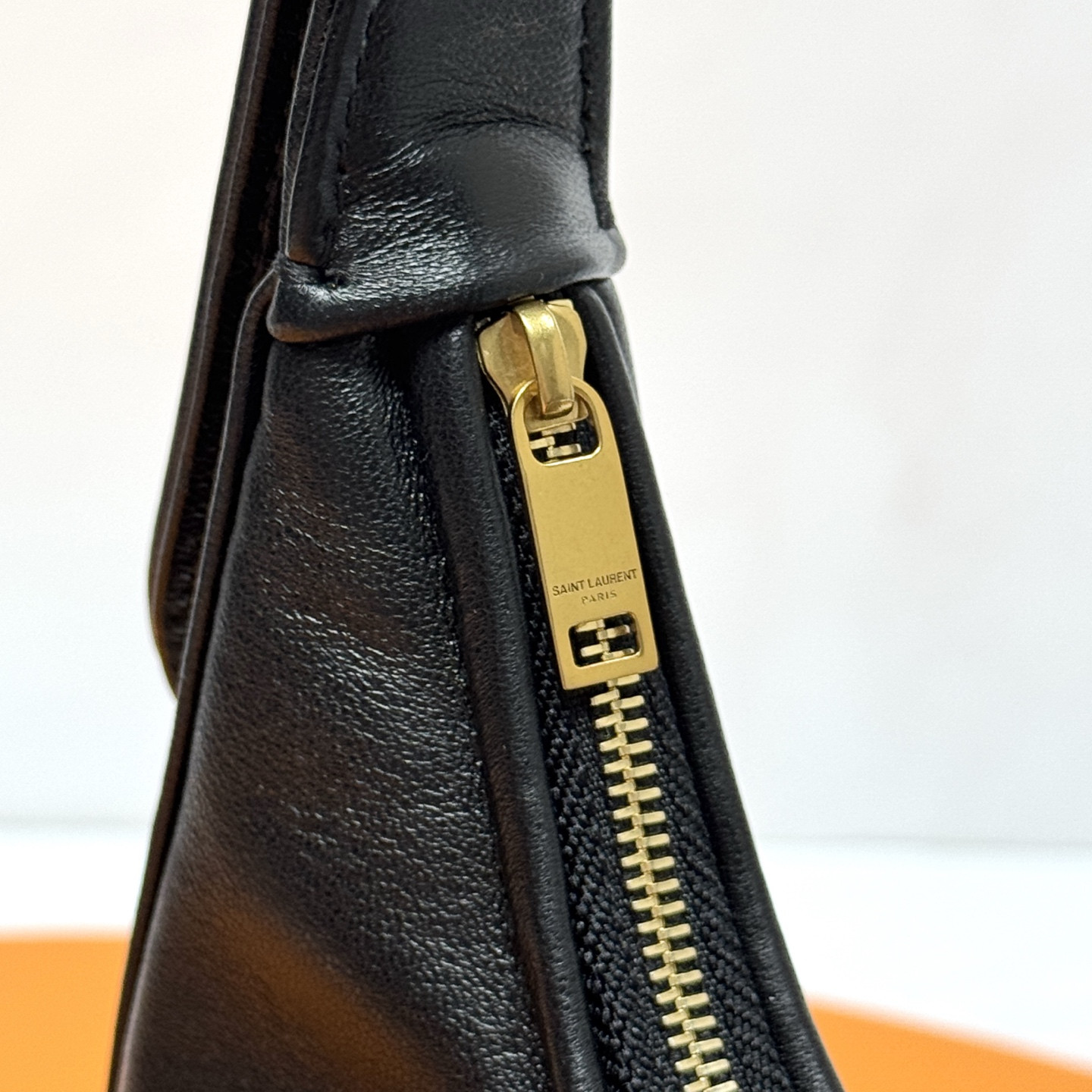 YSL calypso mini hobo in plunged lambskin 20 X 12 X 5 cm