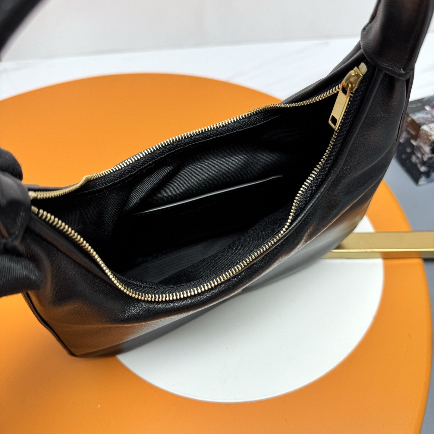 YSL calypso mini hobo in plunged lambskin 20 X 12 X 5 cm